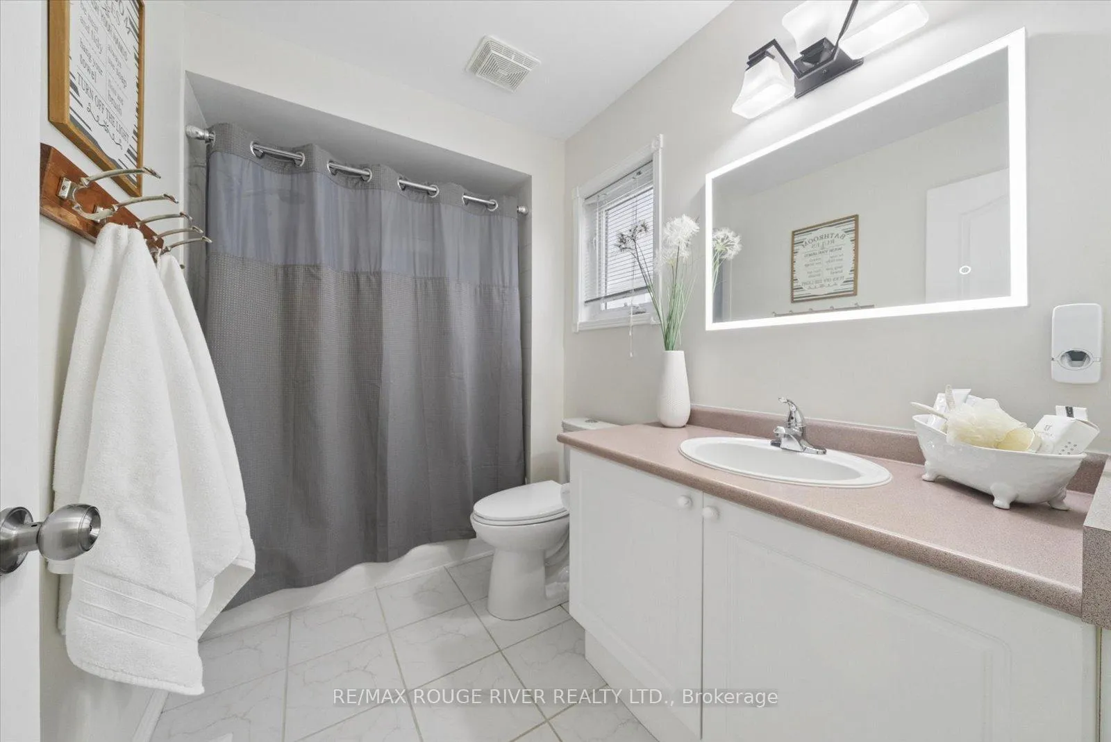 Photo 24 of 47 Downey Drive, Whitby, Brooklin — HOMEH