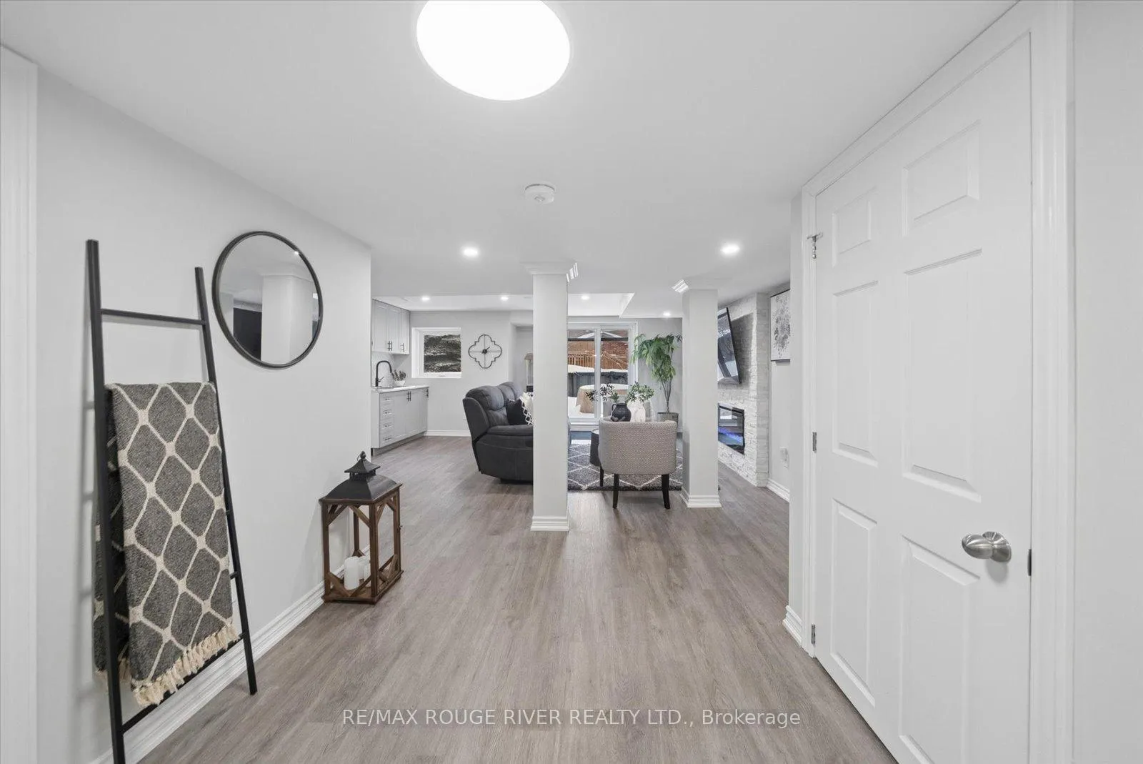 Photo 25 of 47 Downey Drive, Whitby, Brooklin — HOMEH