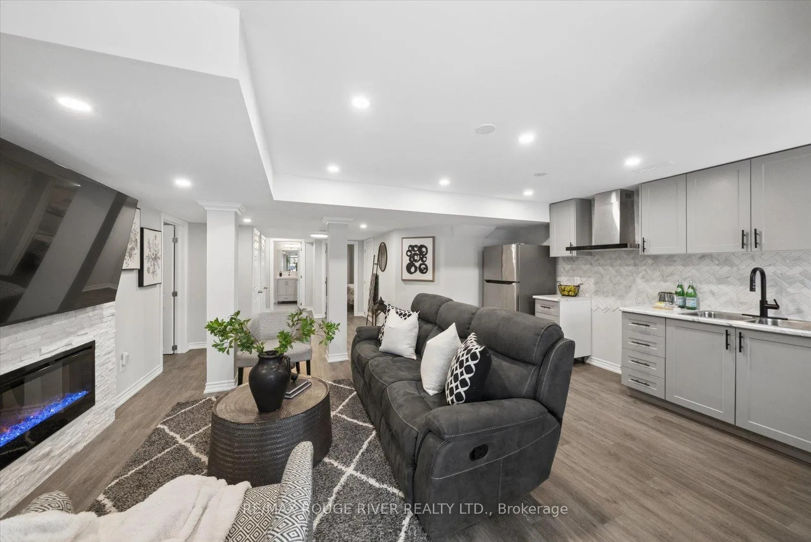 Photo 27 of 47 Downey Drive, Whitby, Brooklin — HOMEH