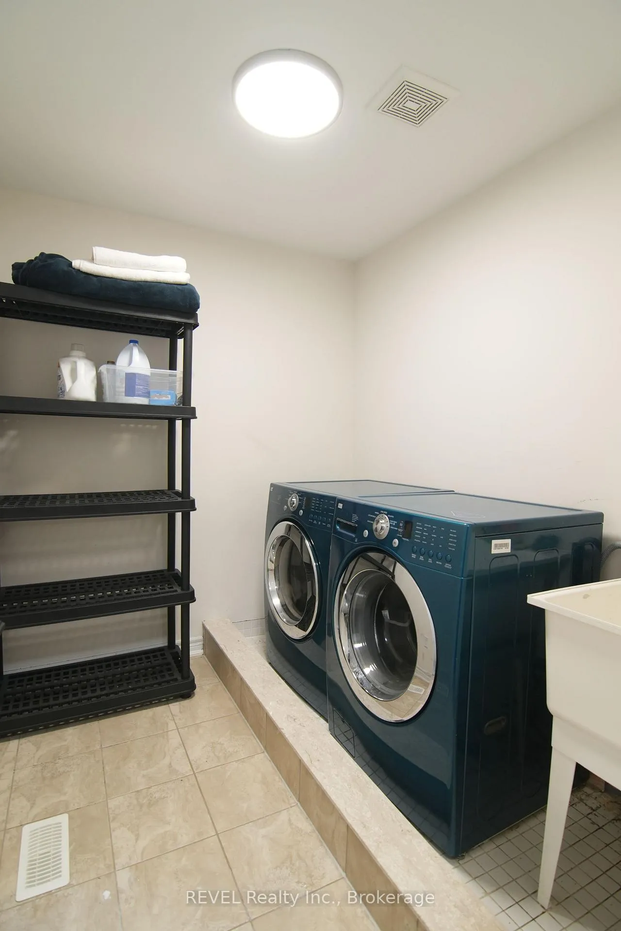 Photo 4 of 97 Cedarbrook Road, Brampton, Sandringham-Wellington — HOMEH