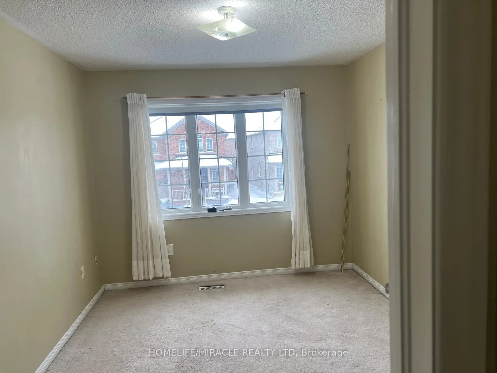 Photo 12 of 33 Revelstoke Place, Brampton, Sandringham-Wellington — HOMEH