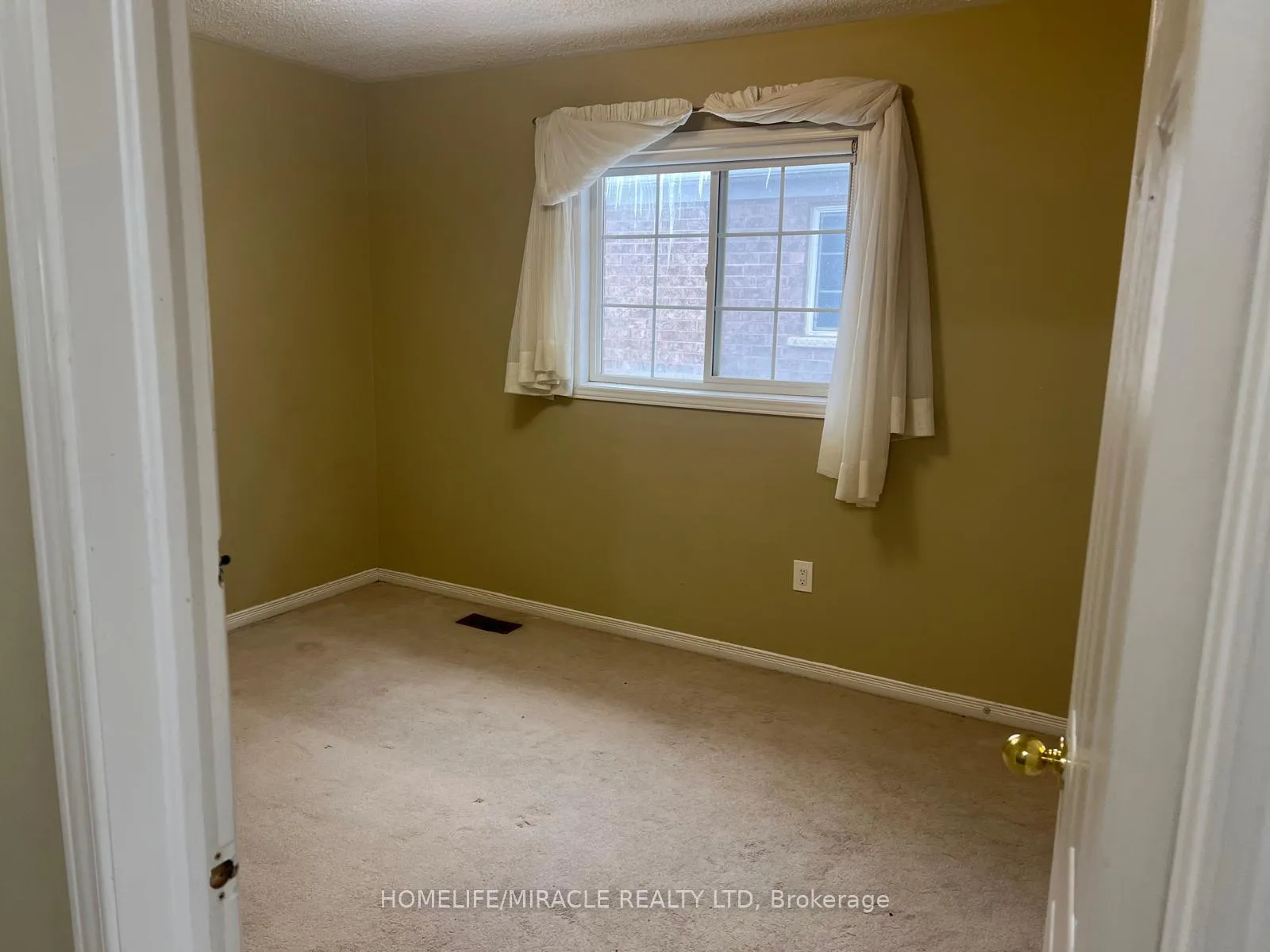 Photo 13 of 33 Revelstoke Place, Brampton, Sandringham-Wellington — HOMEH