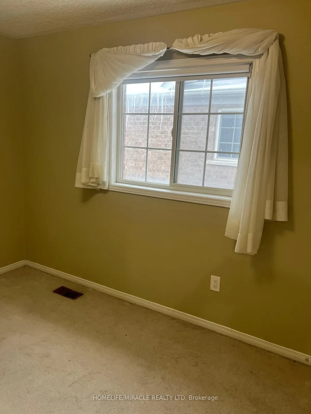 Photo 16 of 33 Revelstoke Place, Brampton, Sandringham-Wellington — HOMEH