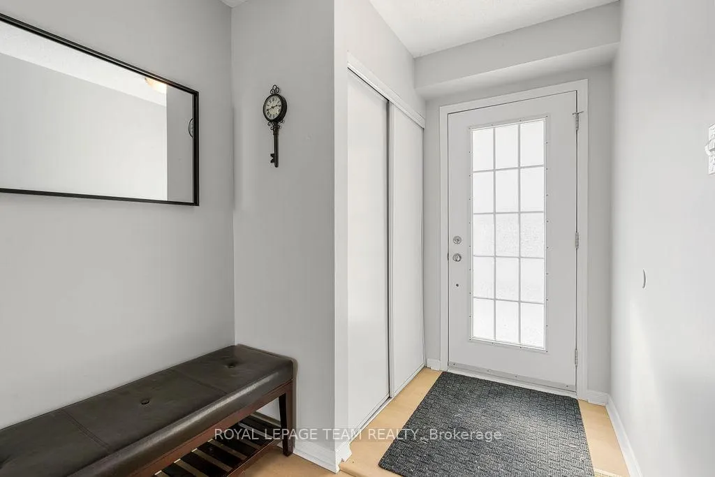Photo 5 of 402 Sadar Private, Ottawa, Barrhaven - Cedargrove/Fraserdale — HOMEH