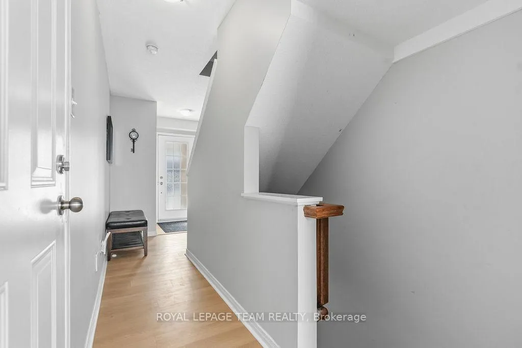 Photo 8 of 402 Sadar Private, Ottawa, Barrhaven - Cedargrove/Fraserdale — HOMEH