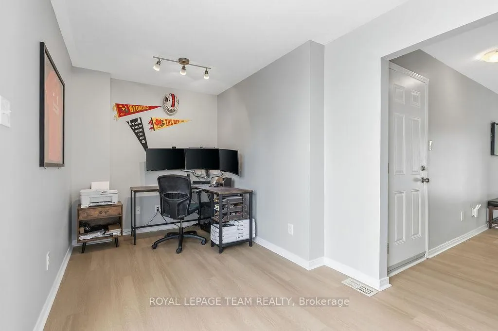 Photo 10 of 402 Sadar Private, Ottawa, Barrhaven - Cedargrove/Fraserdale — HOMEH