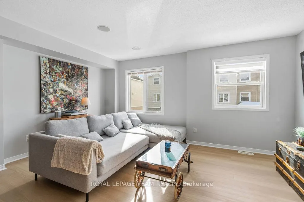 Photo 13 of 402 Sadar Private, Ottawa, Barrhaven - Cedargrove/Fraserdale — HOMEH