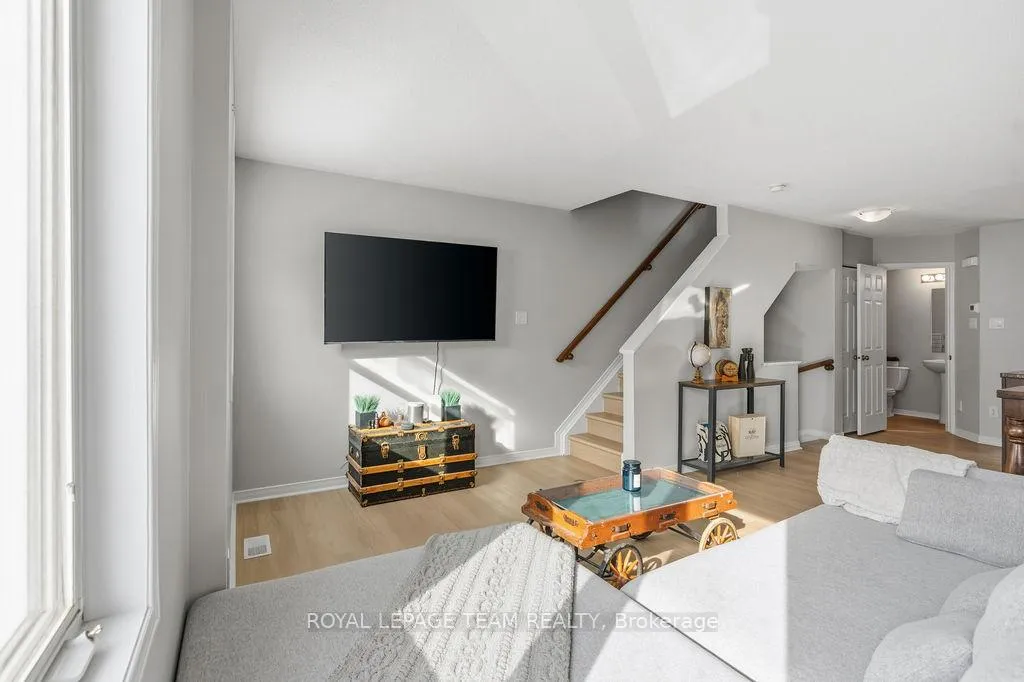 Photo 19 of 402 Sadar Private, Ottawa, Barrhaven - Cedargrove/Fraserdale — HOMEH
