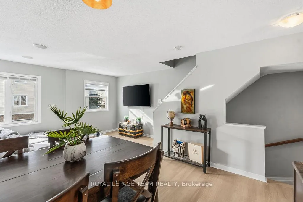 Photo 23 of 402 Sadar Private, Ottawa, Barrhaven - Cedargrove/Fraserdale — HOMEH