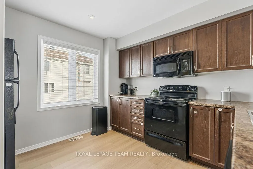Photo 27 of 402 Sadar Private, Ottawa, Barrhaven - Cedargrove/Fraserdale — HOMEH