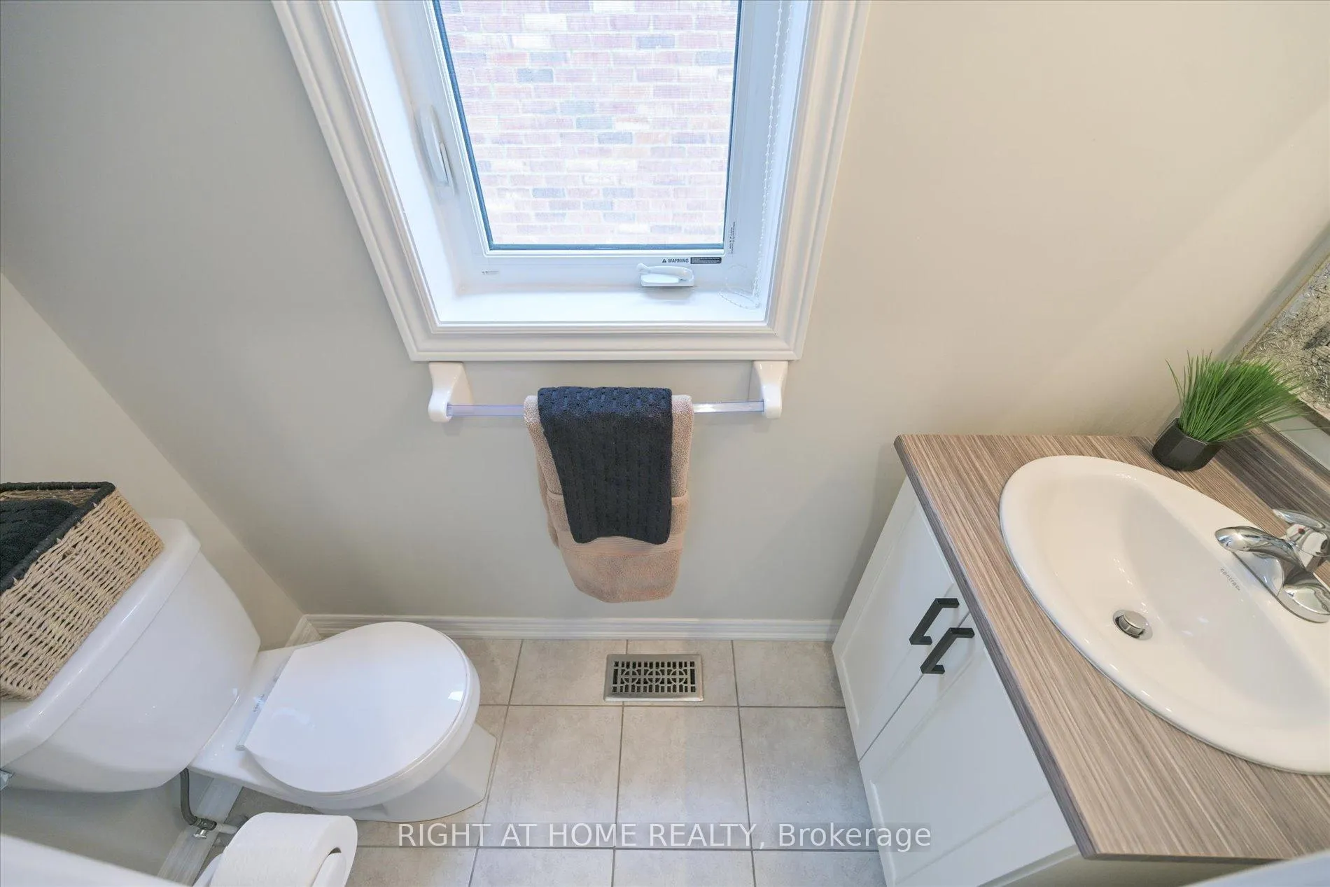 Photo 21 of 13 Morra Avenue, Caledon, Bolton East — HOMEH