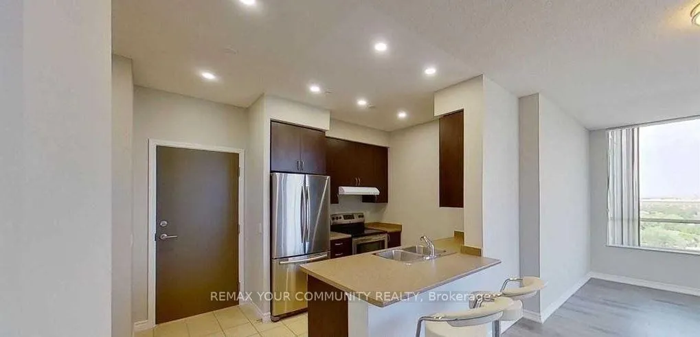 Photo 5 of Unit Ph03, 35 Saranac Boulevard, Toronto, Englemount-Lawrence — HOMEH