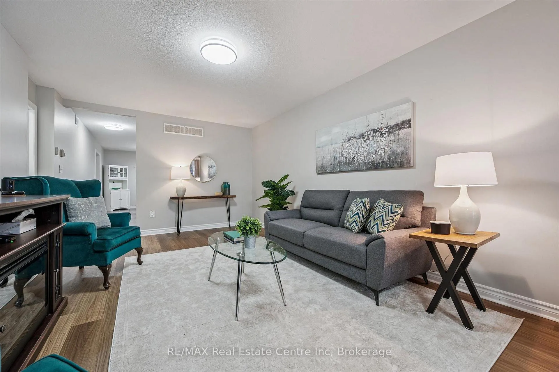 Photo 3 of 21 Wideman Boulevard, Guelph, Victoria North — HOMEH