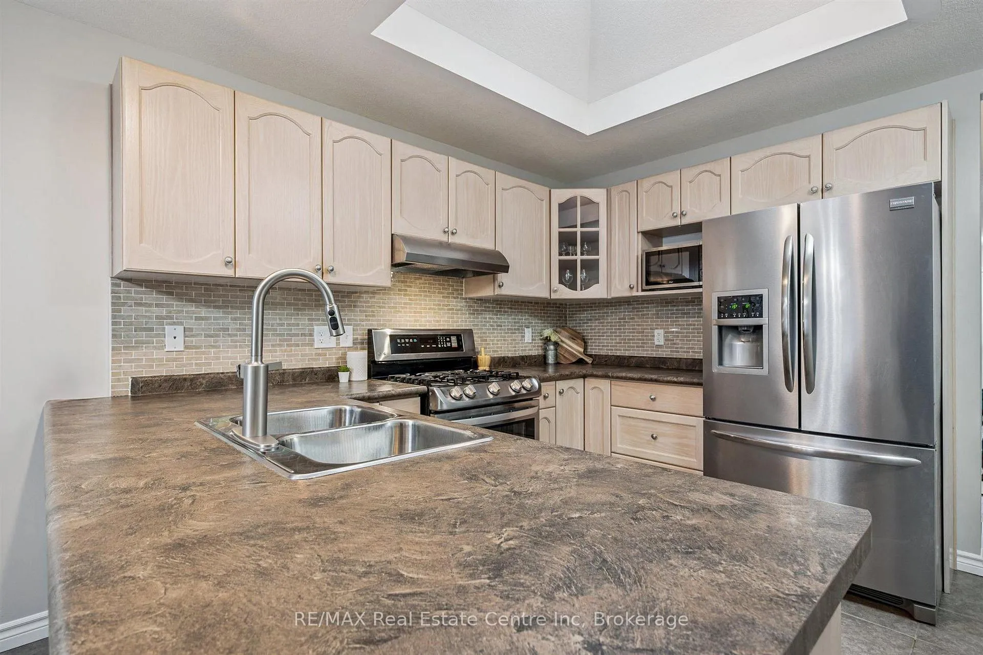 Photo 4 of 21 Wideman Boulevard, Guelph, Victoria North — HOMEH