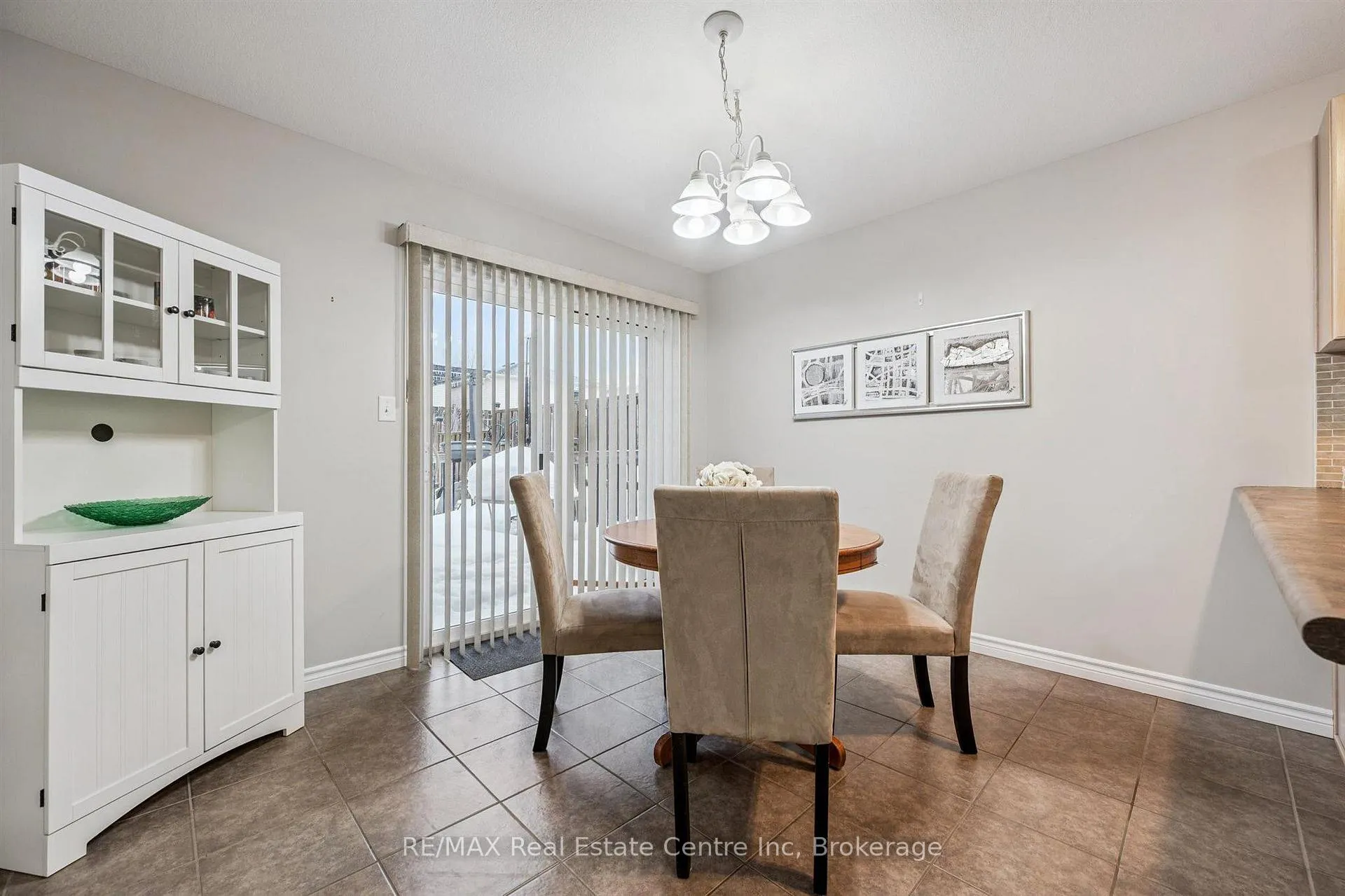 Photo 6 of 21 Wideman Boulevard, Guelph, Victoria North — HOMEH