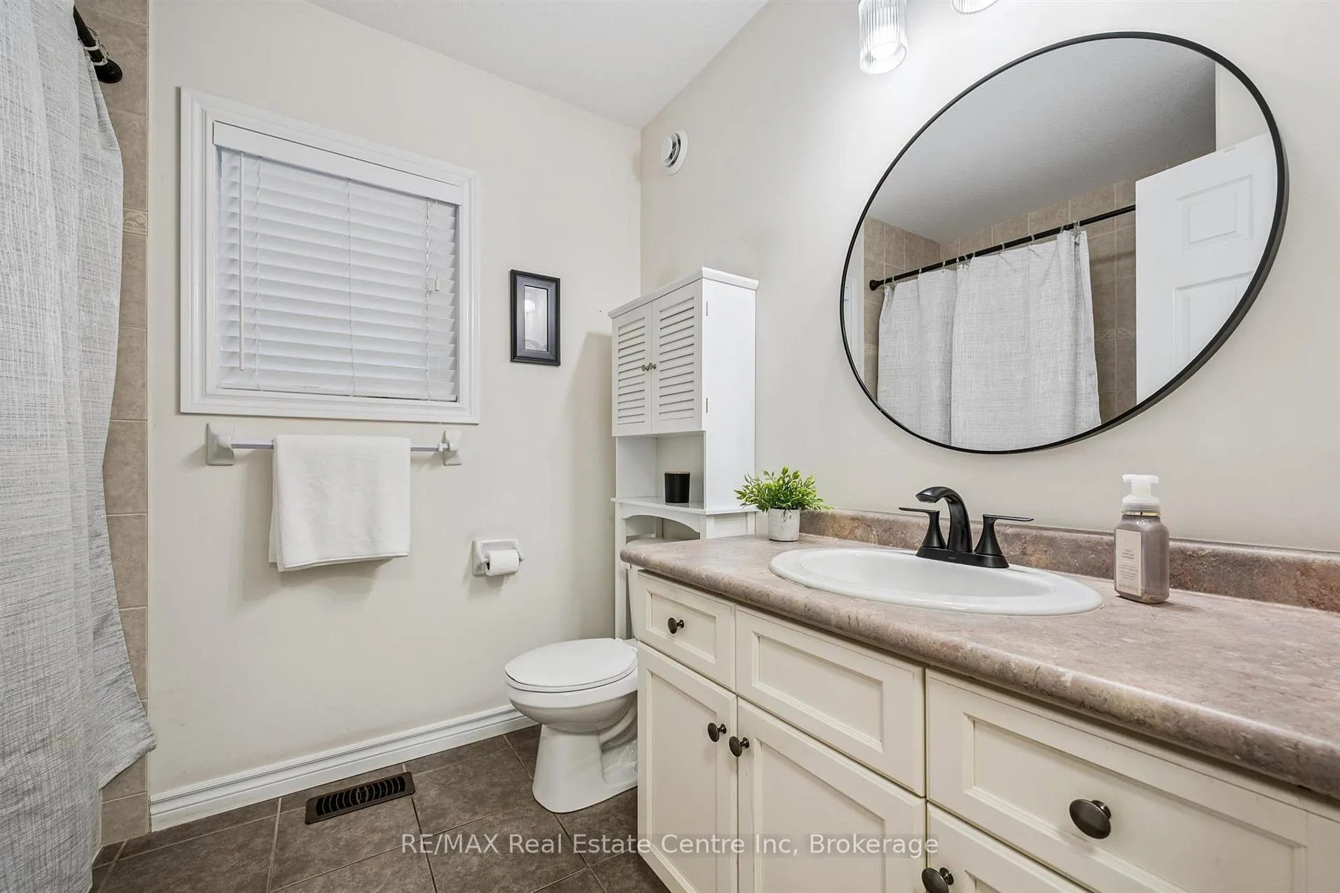 Photo 9 of 21 Wideman Boulevard, Guelph, Victoria North — HOMEH