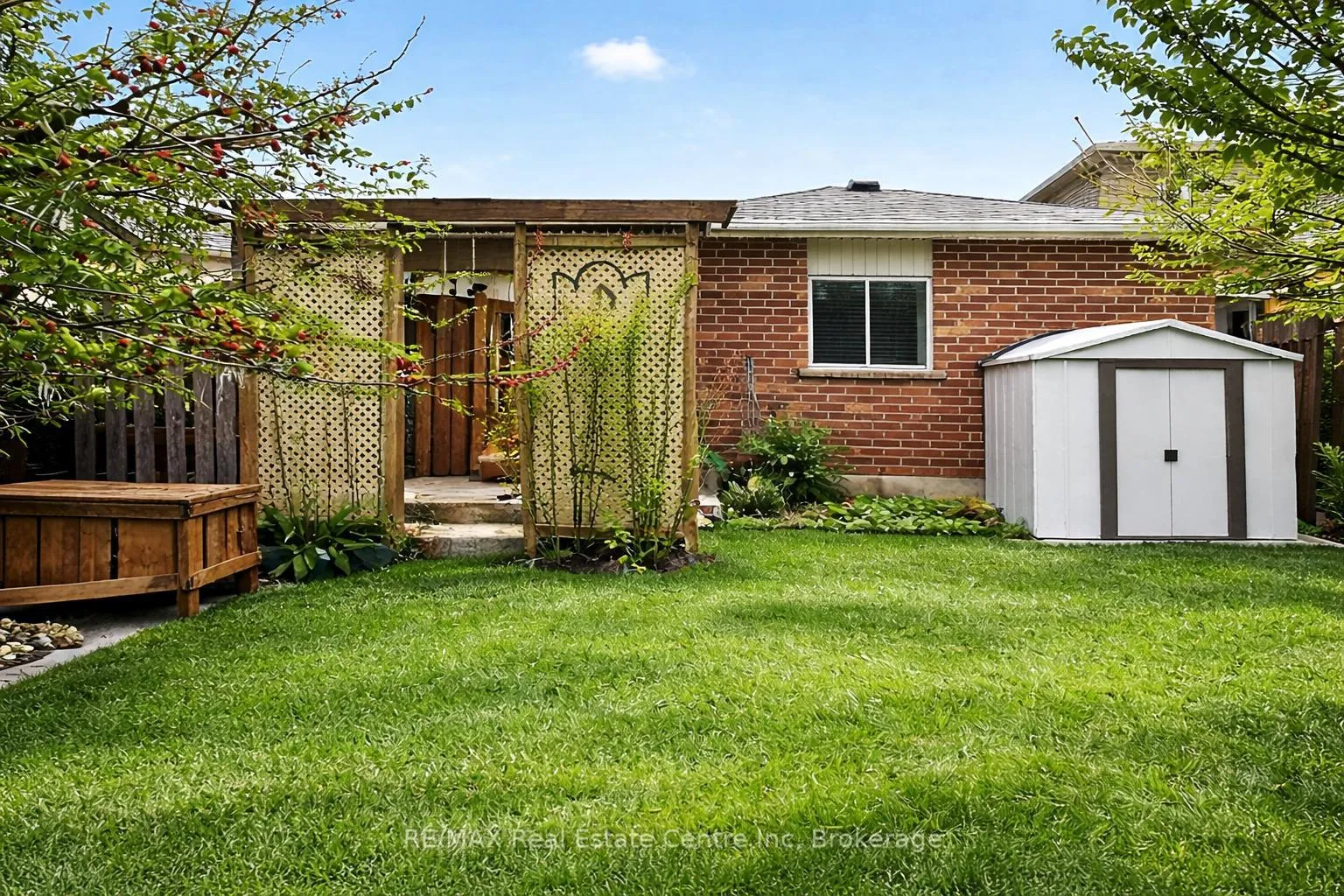 Photo 17 of 21 Wideman Boulevard, Guelph, Victoria North — HOMEH