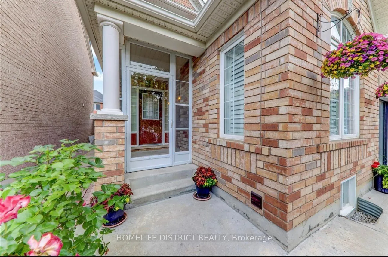 Photo 3 of 51 Seascape Crescent, Brampton, Bram East — HOMEH