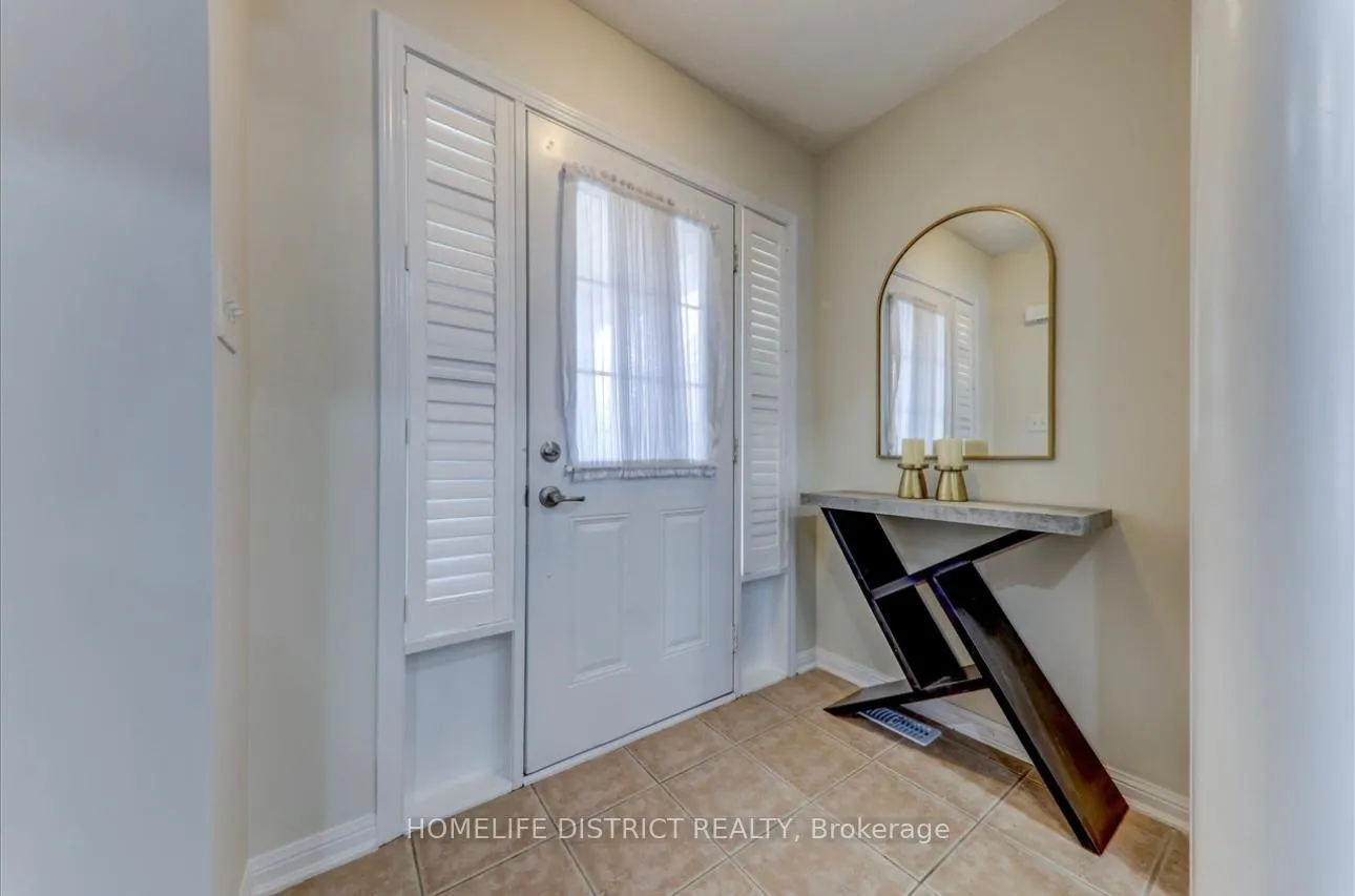 Photo 4 of 51 Seascape Crescent, Brampton, Bram East — HOMEH
