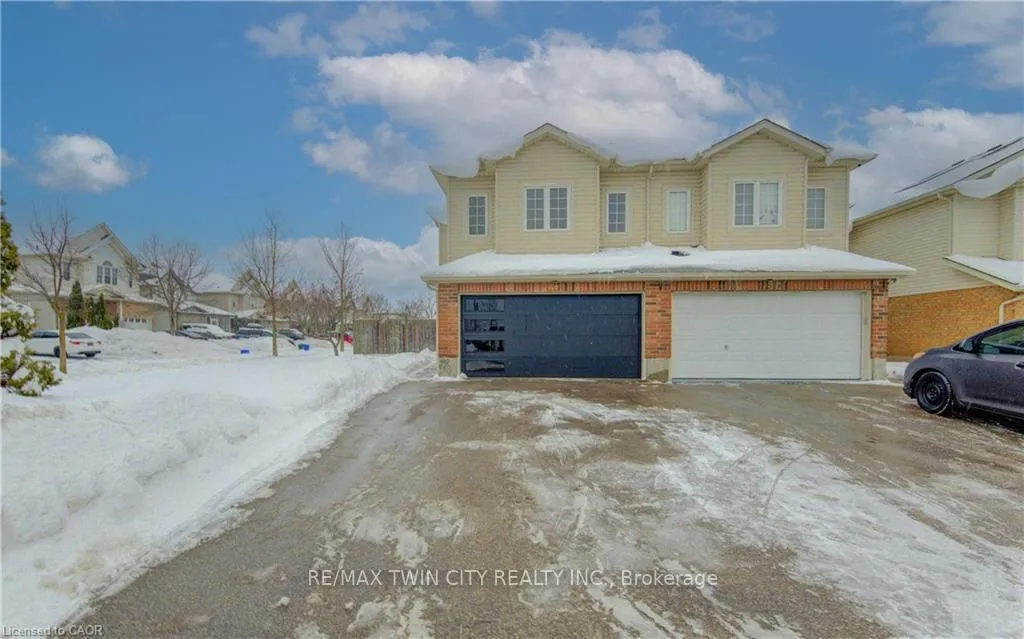 Photo 1 of 40 Red Clover Street E, Kitchener — HOMEH