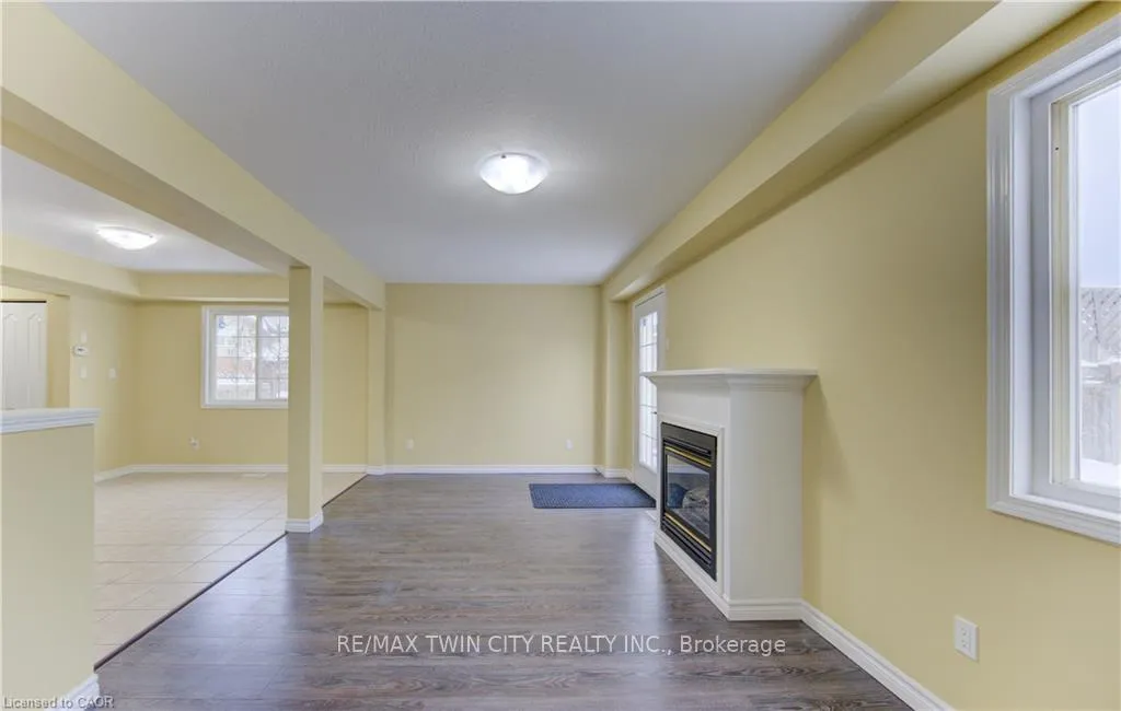 Photo 10 of 40 Red Clover Street E, Kitchener — HOMEH