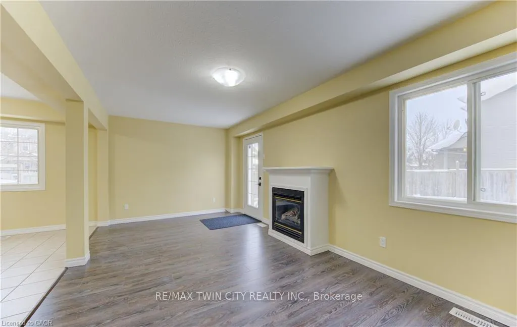 Photo 11 of 40 Red Clover Street E, Kitchener — HOMEH