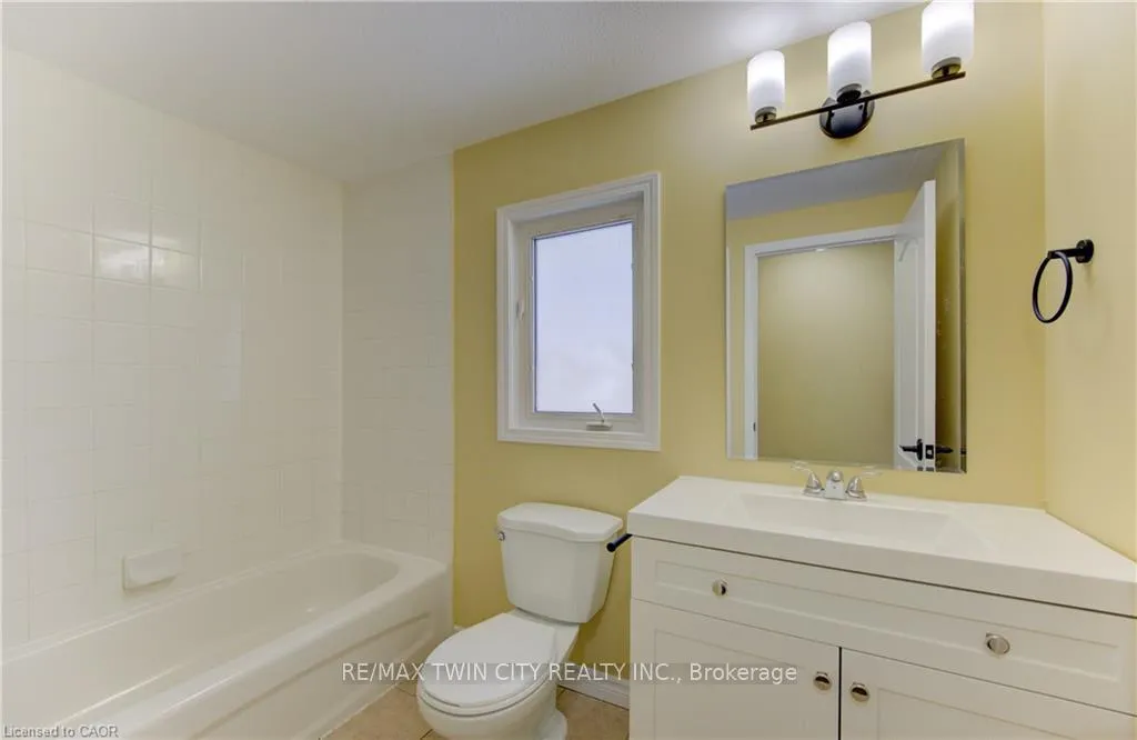 Photo 33 of 40 Red Clover Street E, Kitchener — HOMEH