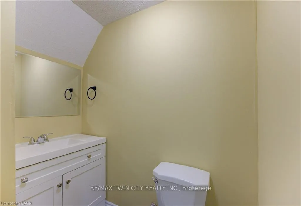 Photo 41 of 40 Red Clover Street E, Kitchener — HOMEH
