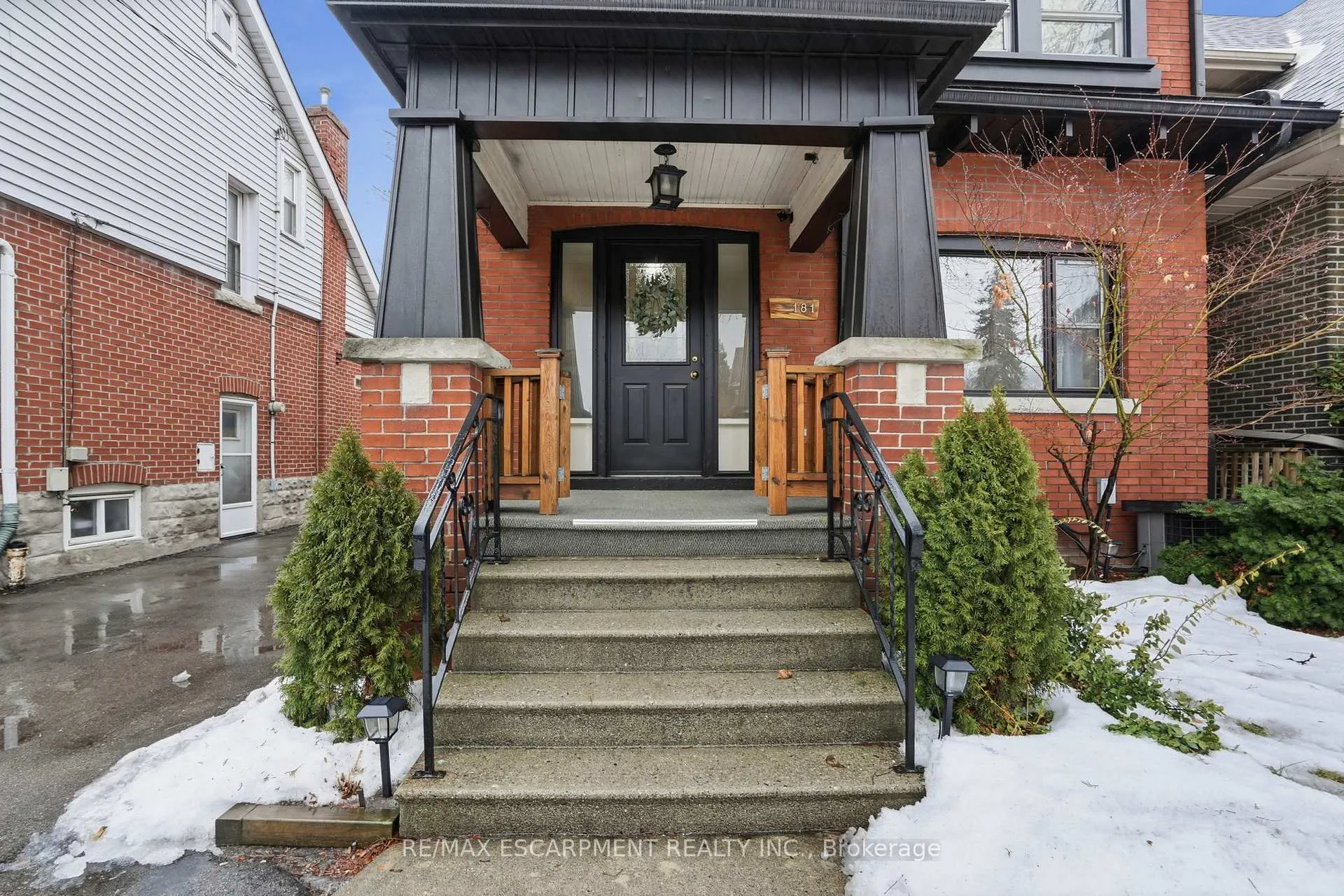 Photo 3 of 181 Grosvenor Avenue S, Hamilton, Delta — HOMEH