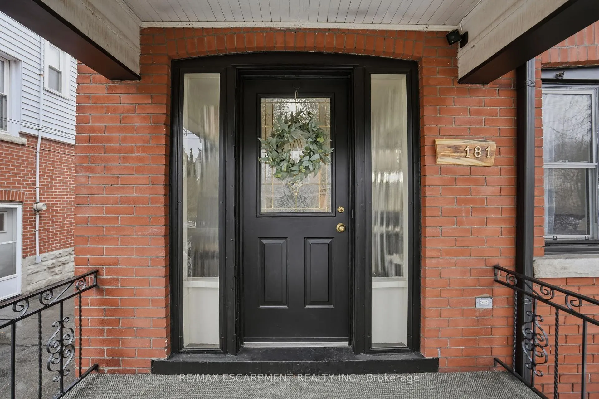 Photo 4 of 181 Grosvenor Avenue S, Hamilton, Delta — HOMEH