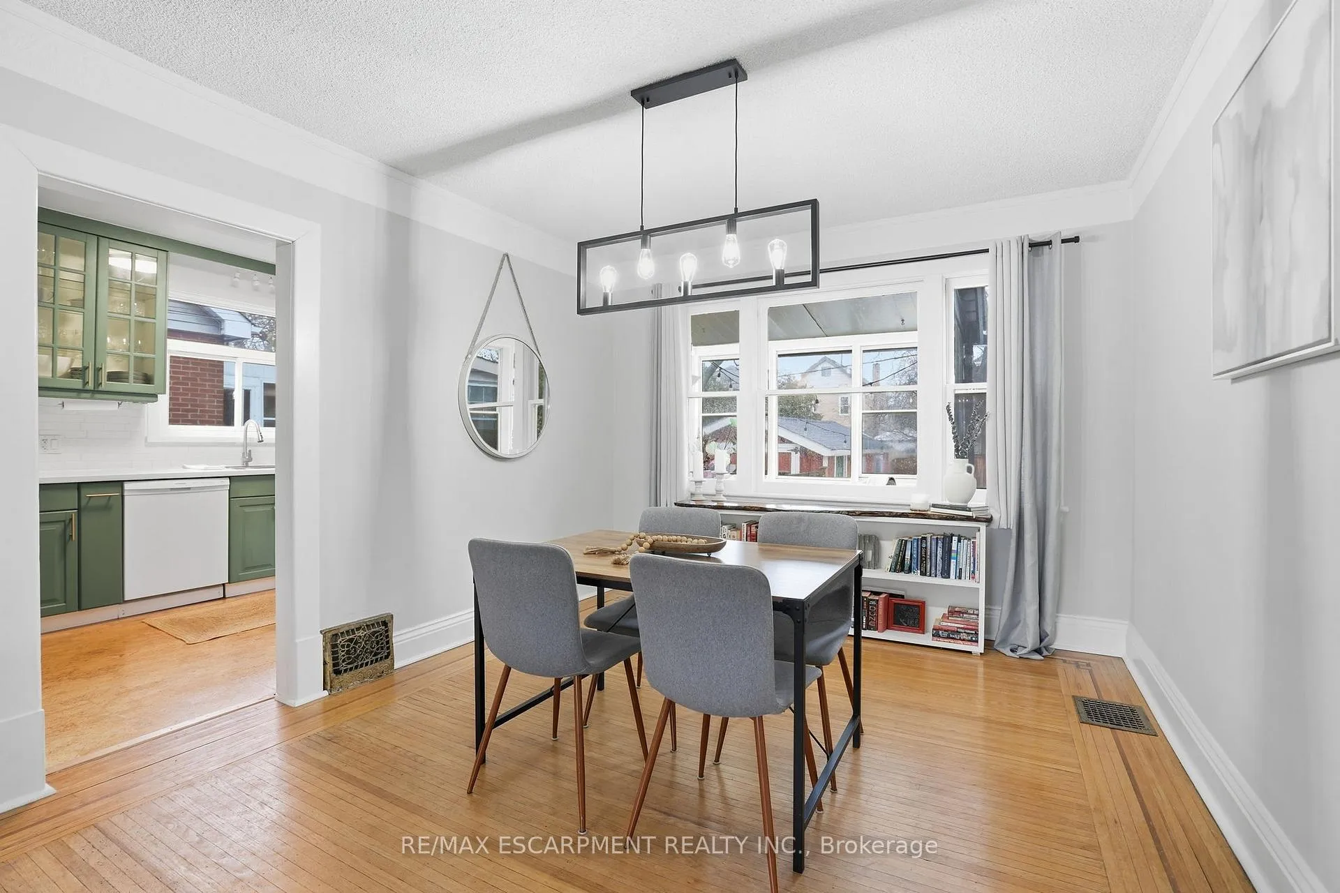 Photo 12 of 181 Grosvenor Avenue S, Hamilton, Delta — HOMEH