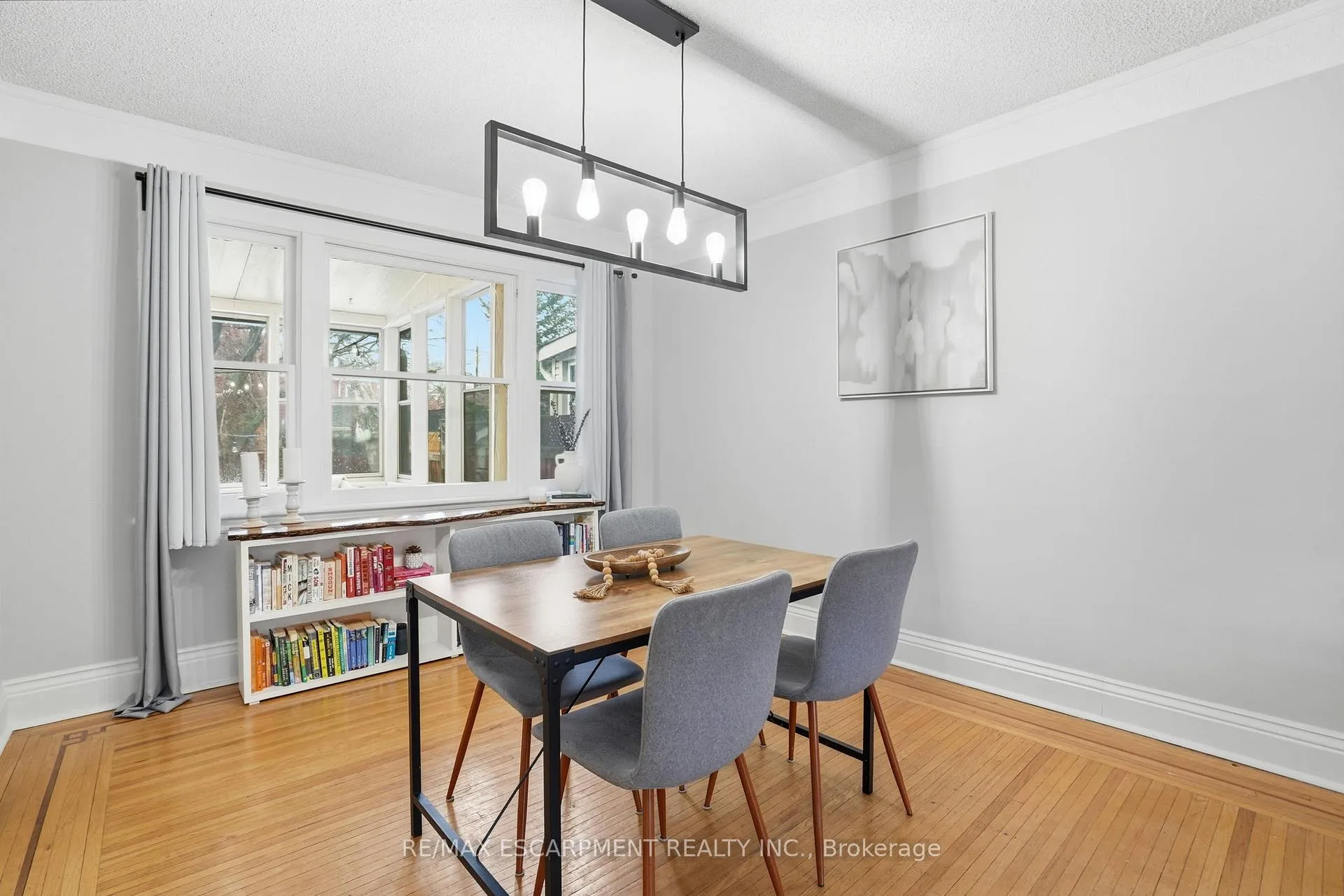Photo 13 of 181 Grosvenor Avenue S, Hamilton, Delta — HOMEH