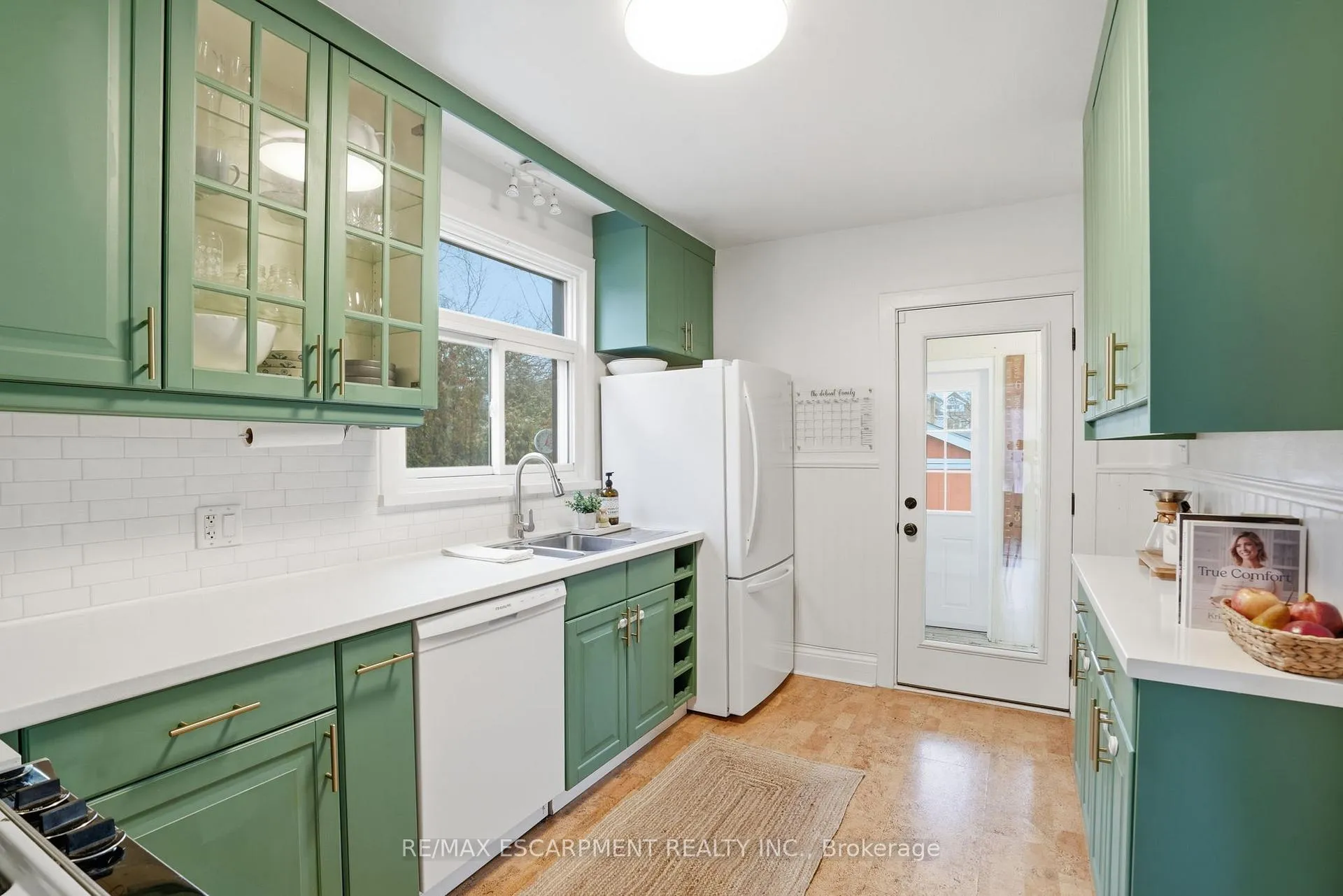 Photo 15 of 181 Grosvenor Avenue S, Hamilton, Delta — HOMEH