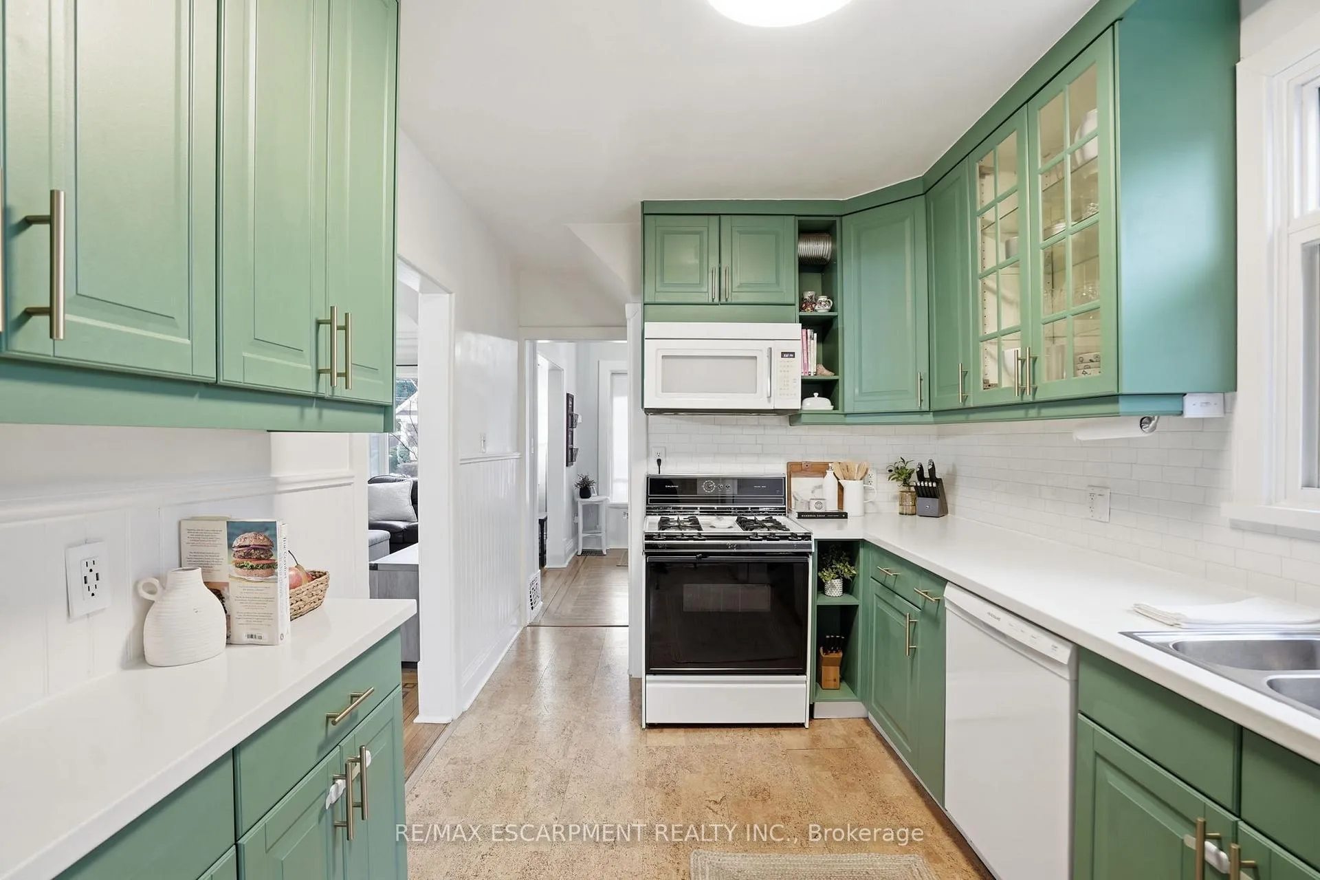 Photo 18 of 181 Grosvenor Avenue S, Hamilton, Delta — HOMEH
