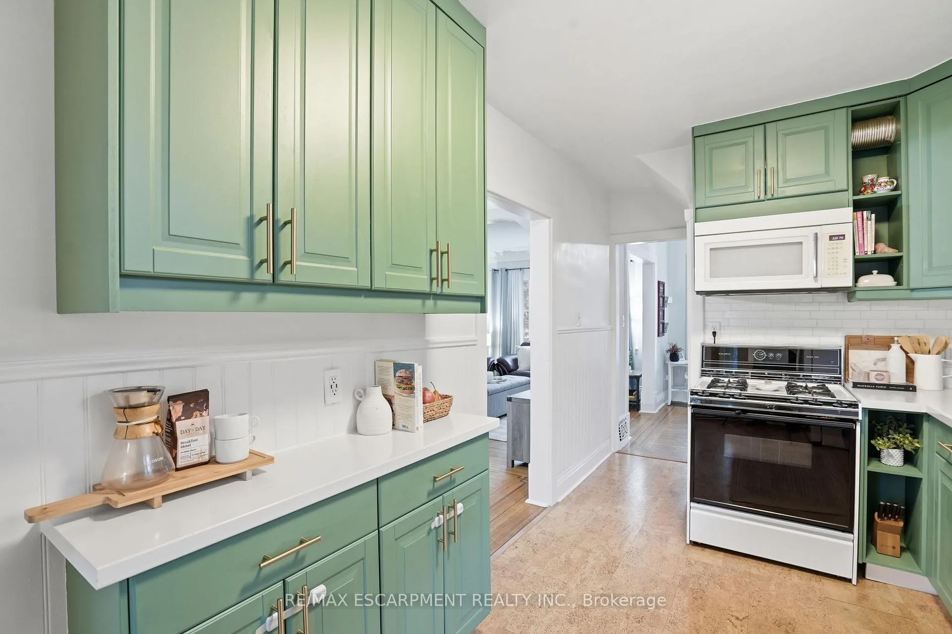 Photo 19 of 181 Grosvenor Avenue S, Hamilton, Delta — HOMEH