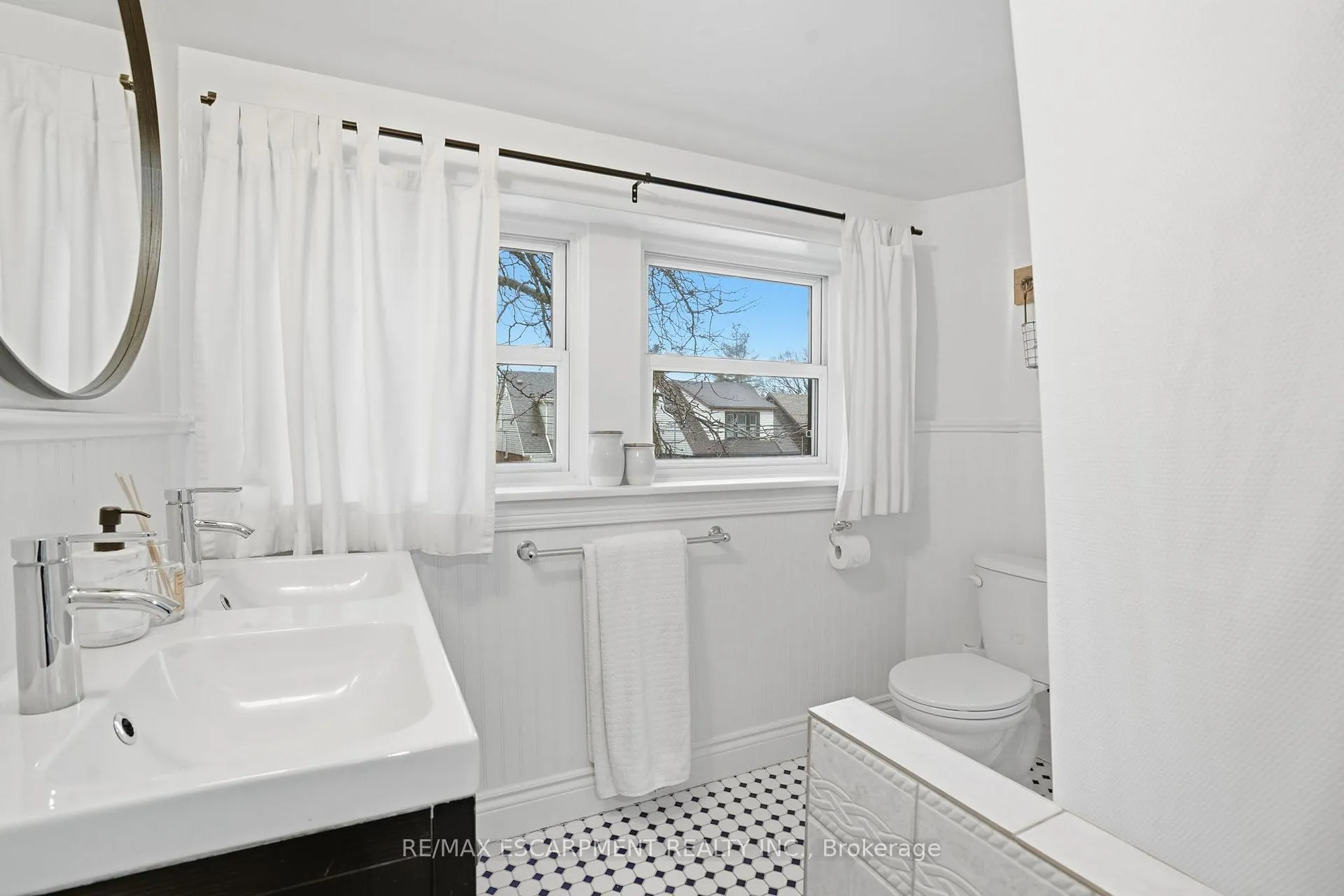 Photo 22 of 181 Grosvenor Avenue S, Hamilton, Delta — HOMEH