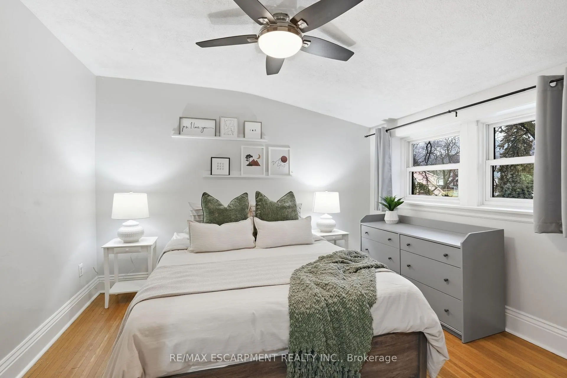 Photo 25 of 181 Grosvenor Avenue S, Hamilton, Delta — HOMEH