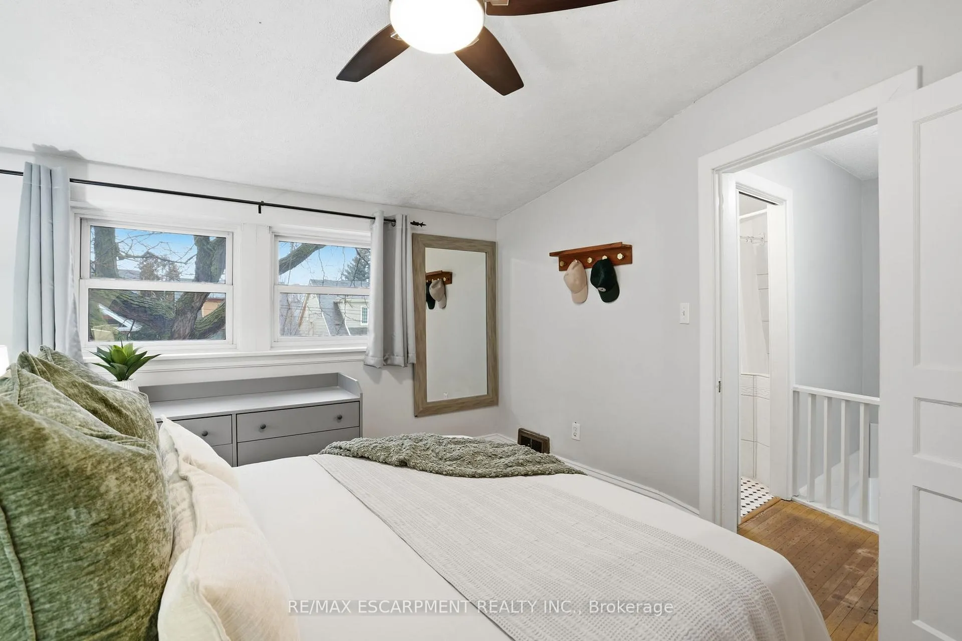 Photo 26 of 181 Grosvenor Avenue S, Hamilton, Delta — HOMEH