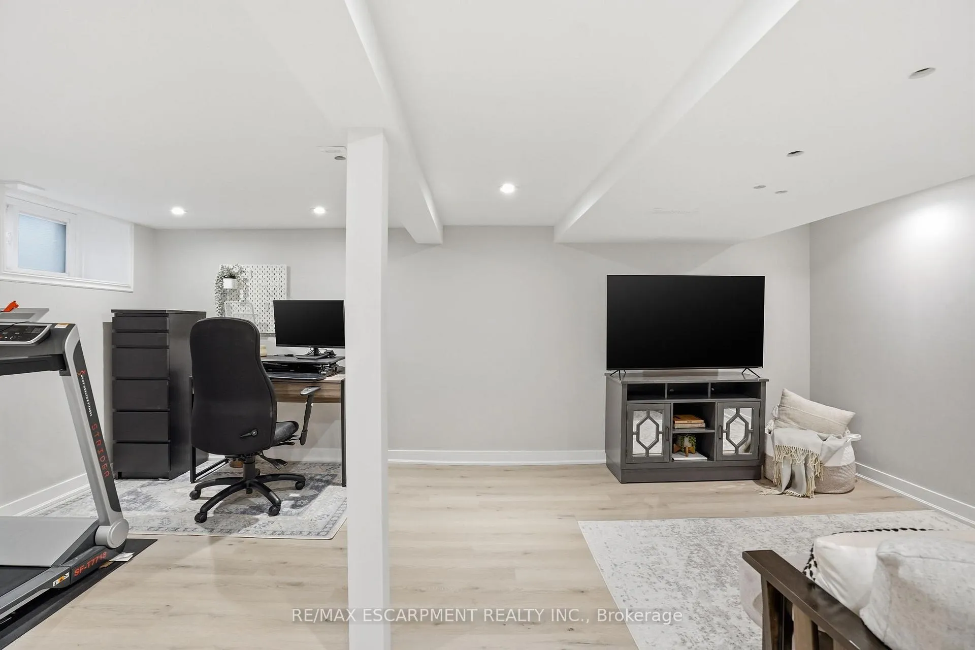 Photo 35 of 181 Grosvenor Avenue S, Hamilton, Delta — HOMEH