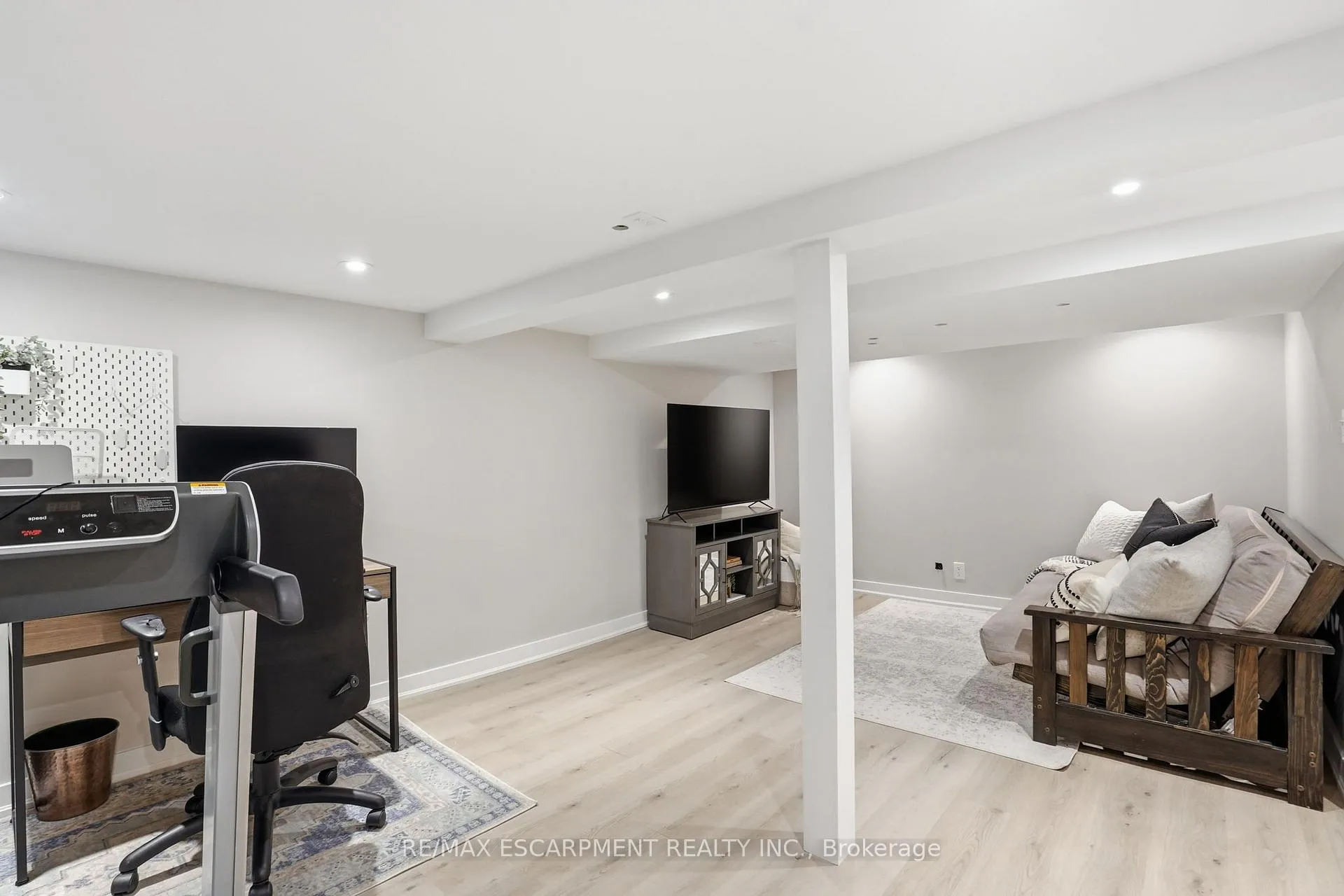 Photo 36 of 181 Grosvenor Avenue S, Hamilton, Delta — HOMEH