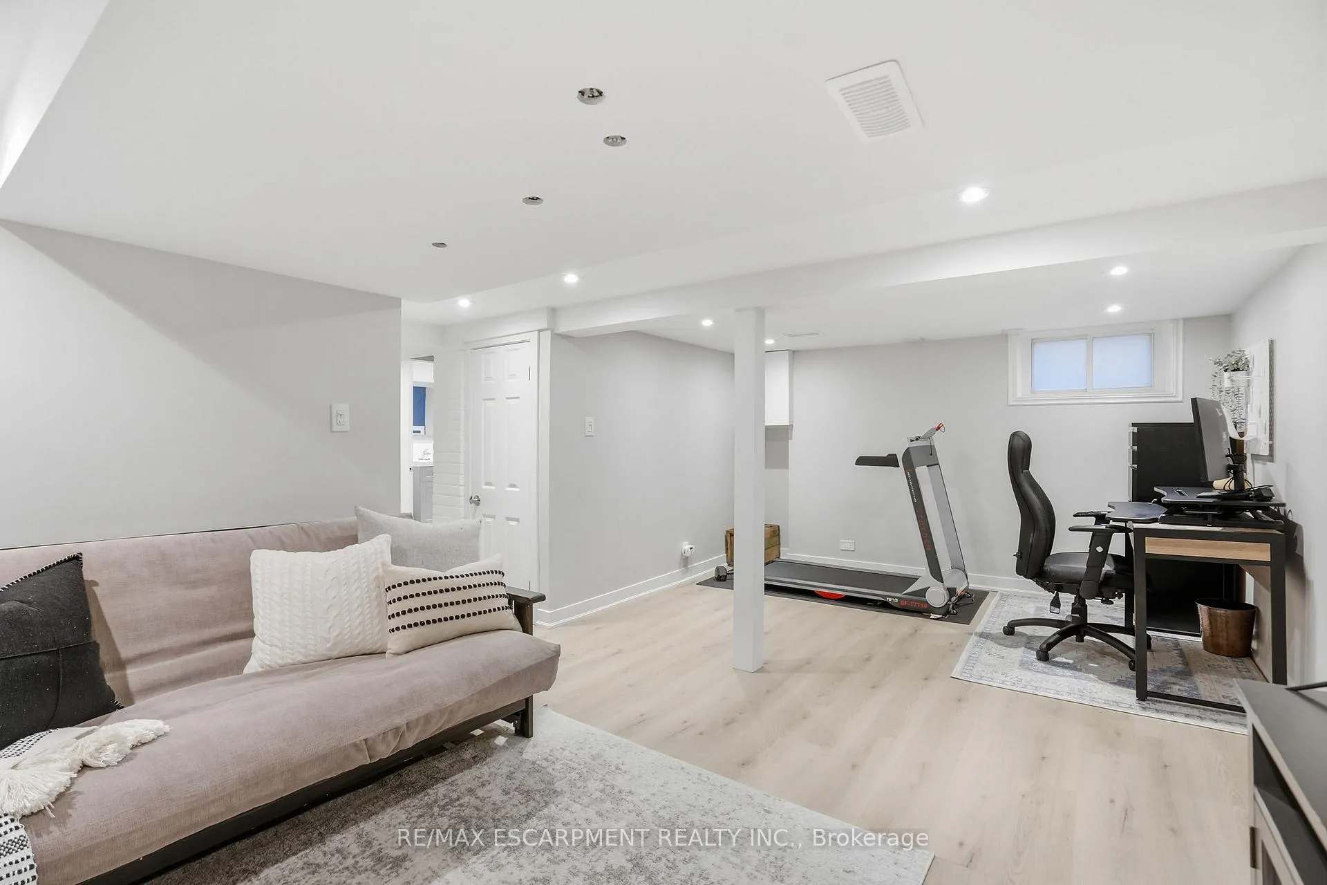 Photo 38 of 181 Grosvenor Avenue S, Hamilton, Delta — HOMEH