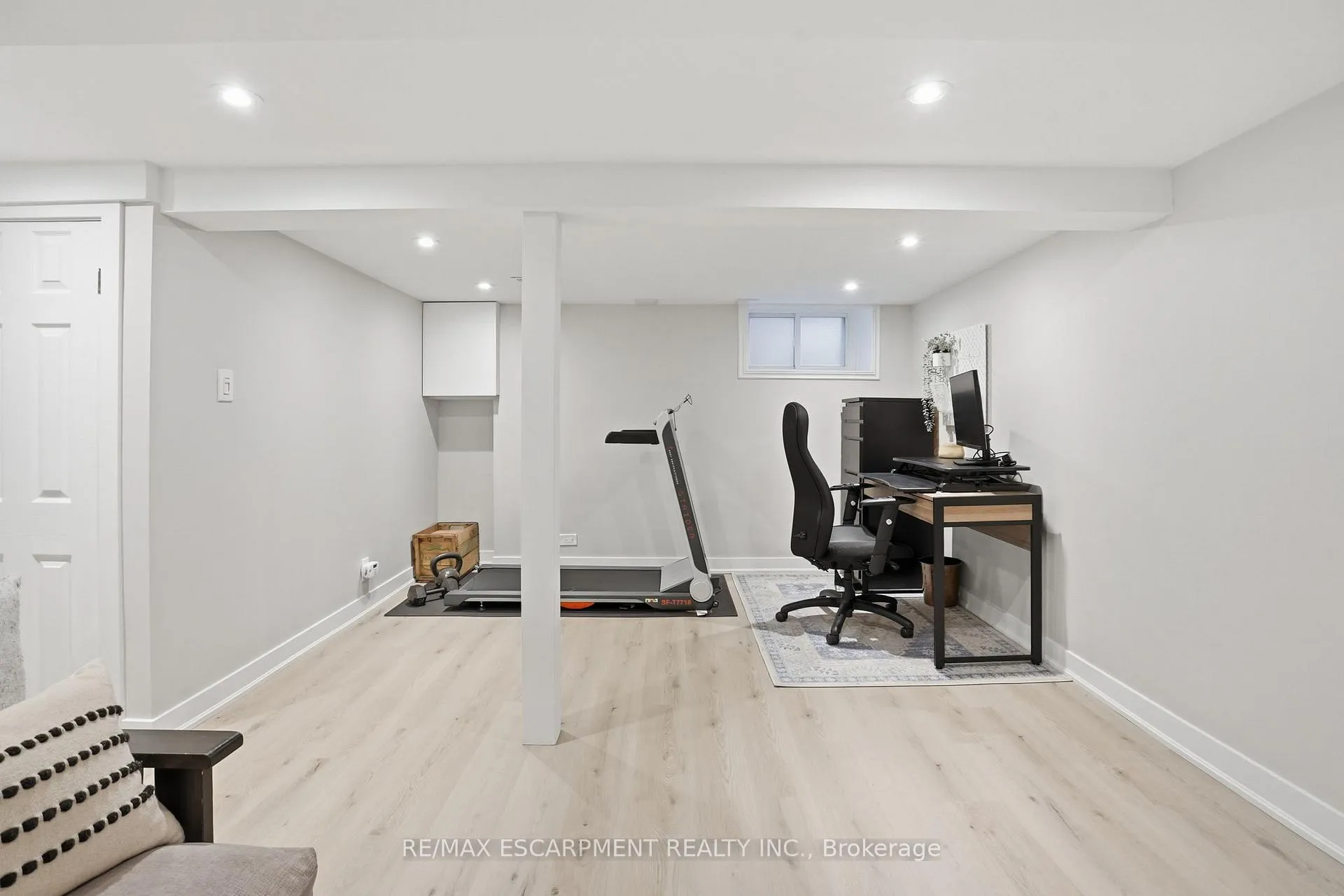 Photo 39 of 181 Grosvenor Avenue S, Hamilton, Delta — HOMEH