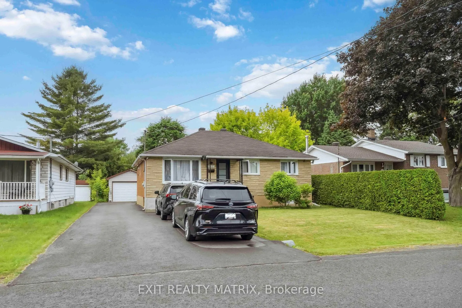 Photo 2 of Unit B, 848 Willow Avenue, Ottawa, Chatelaine Village — HOMEH