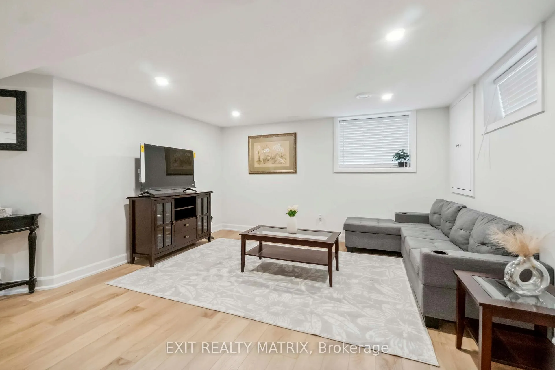 Photo 4 of Unit B, 848 Willow Avenue, Ottawa, Chatelaine Village — HOMEH