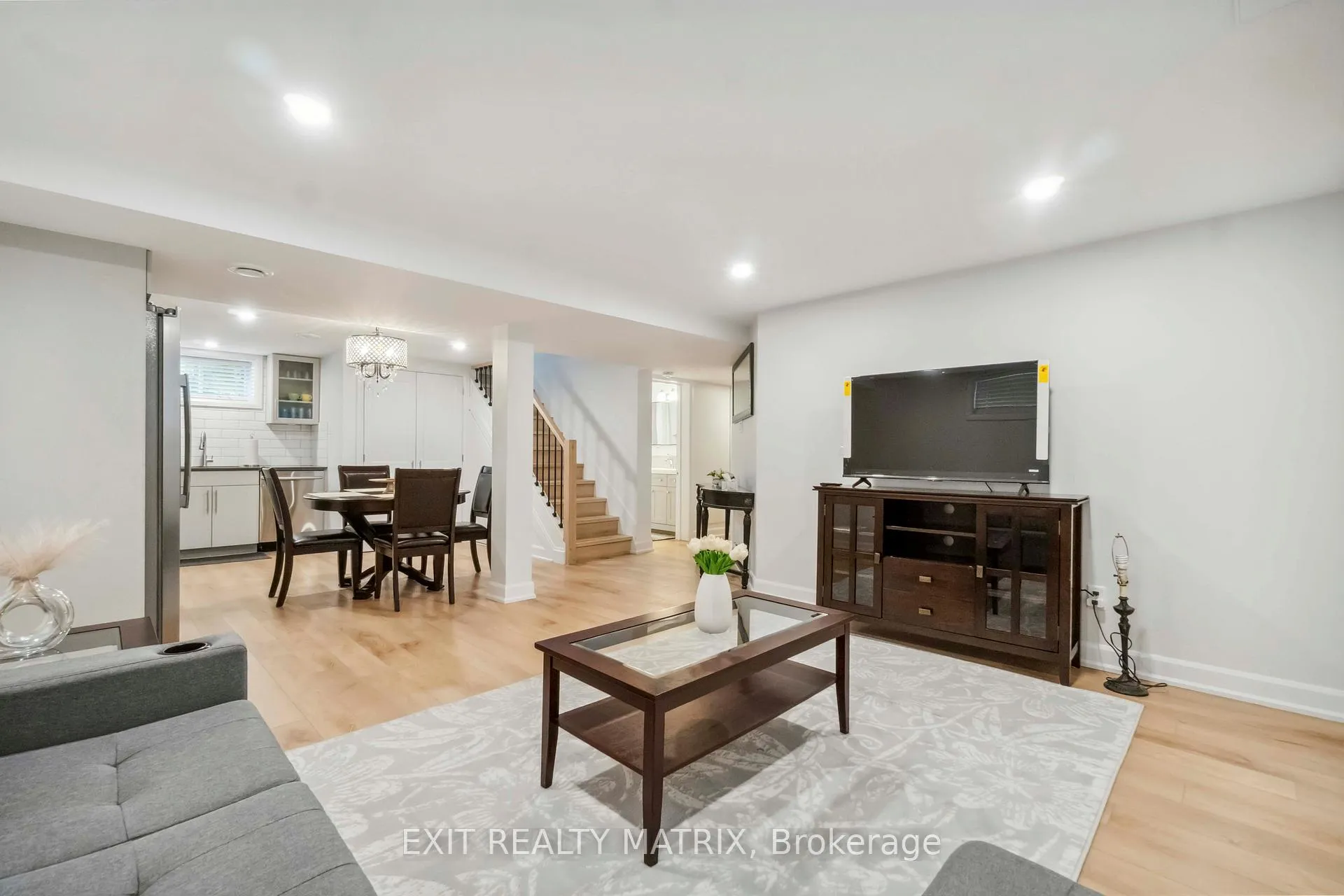 Photo 7 of Unit B, 848 Willow Avenue, Ottawa, Chatelaine Village — HOMEH