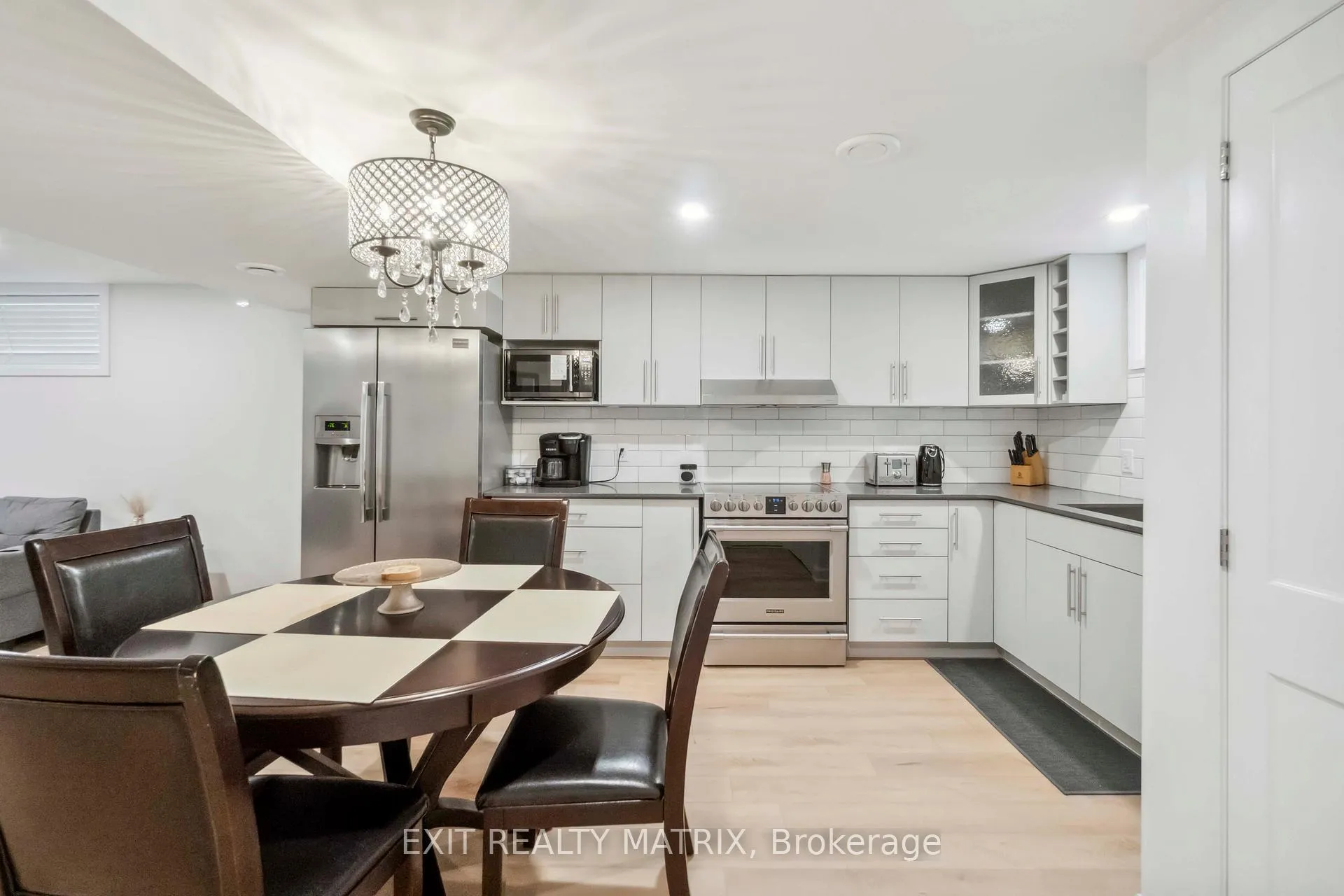 Photo 8 of Unit B, 848 Willow Avenue, Ottawa, Chatelaine Village — HOMEH
