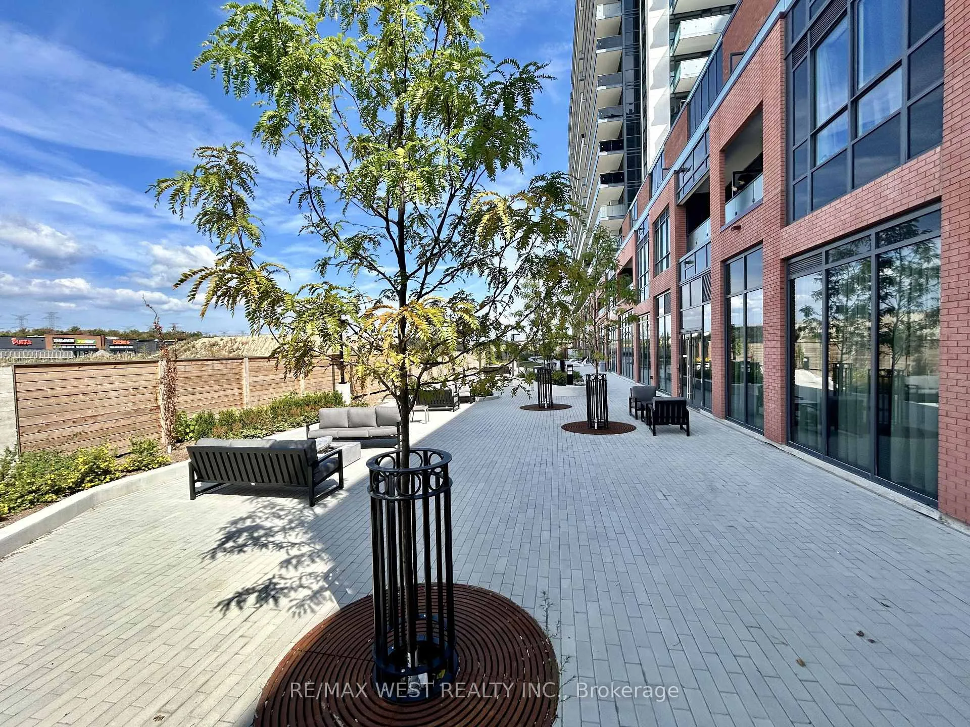 Photo 3 of Unit 1831, 2545 Simcoe Street N, Oshawa, Windfields — HOMEH