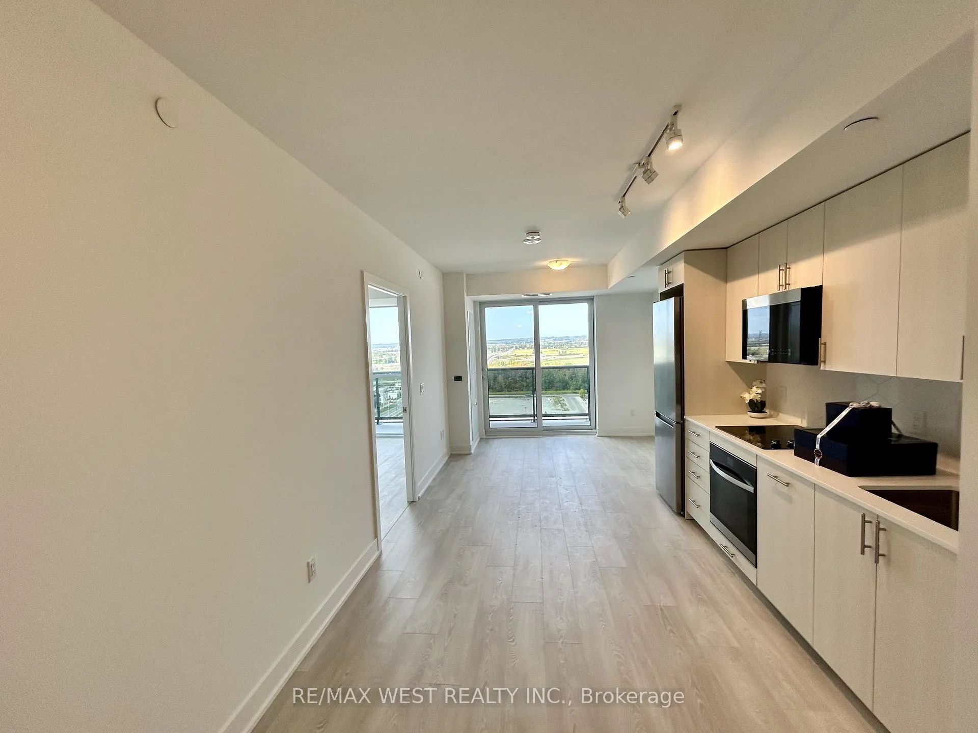 Photo 4 of Unit 1831, 2545 Simcoe Street N, Oshawa, Windfields — HOMEH