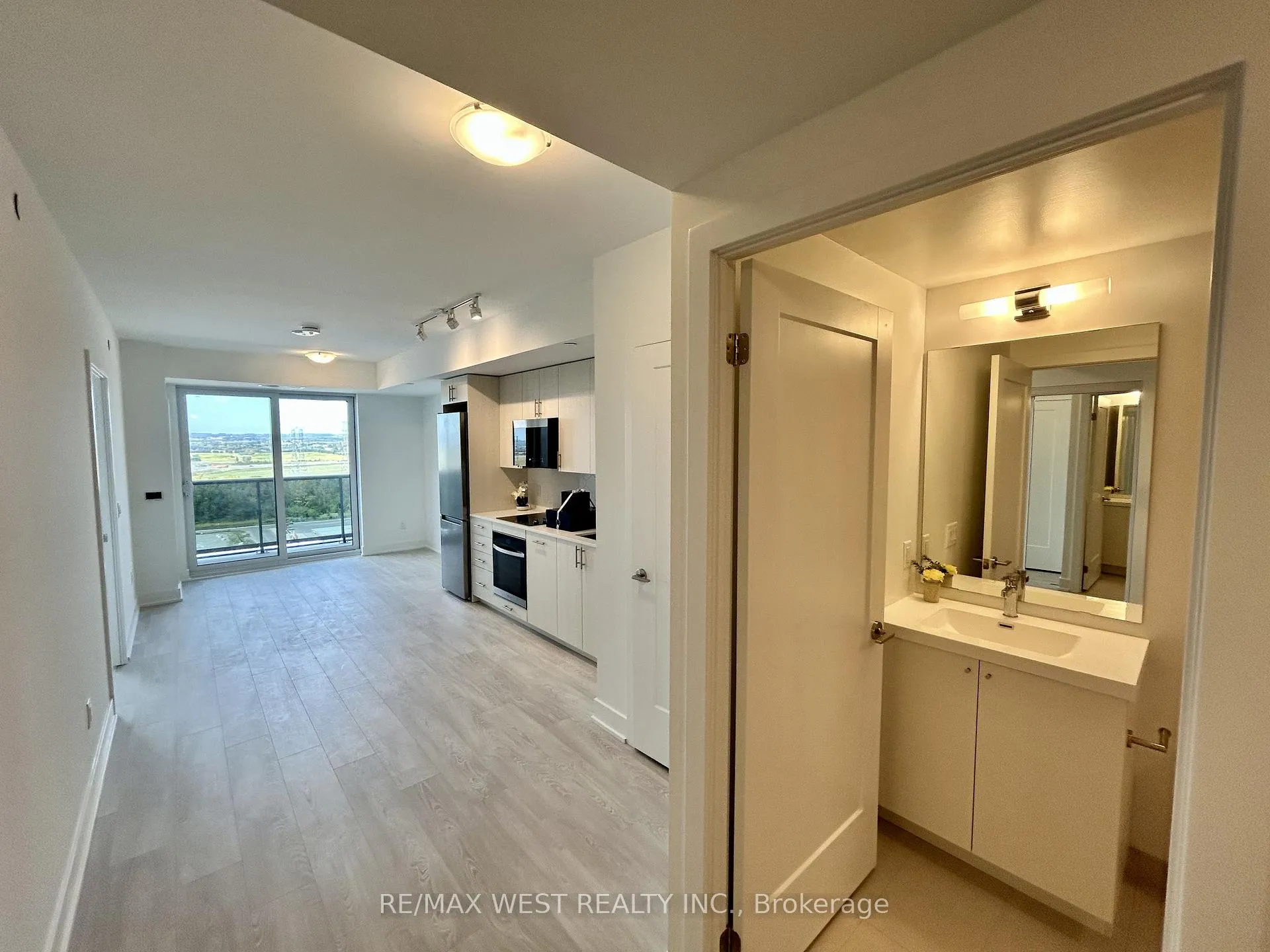 Photo 5 of Unit 1831, 2545 Simcoe Street N, Oshawa, Windfields — HOMEH