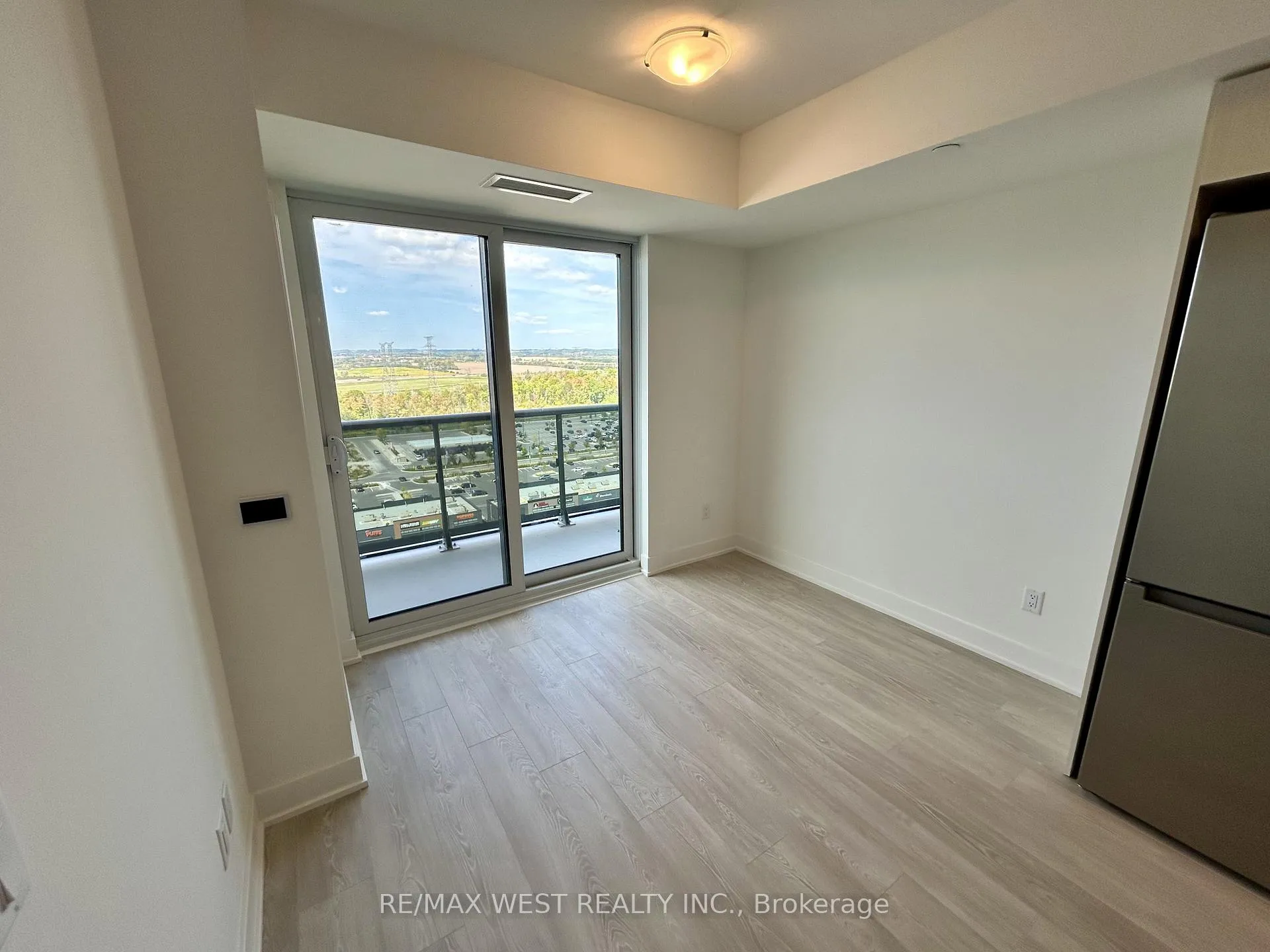 Photo 9 of Unit 1831, 2545 Simcoe Street N, Oshawa, Windfields — HOMEH